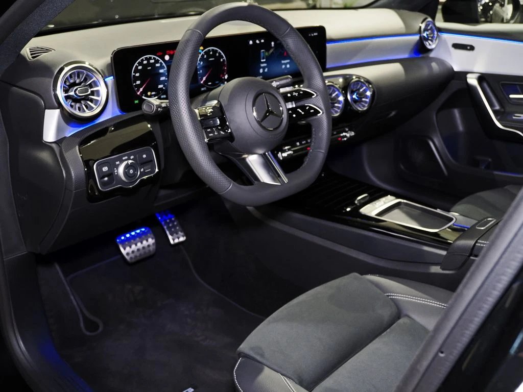 Mercedes-Benz-A-Klasse 180-image-8