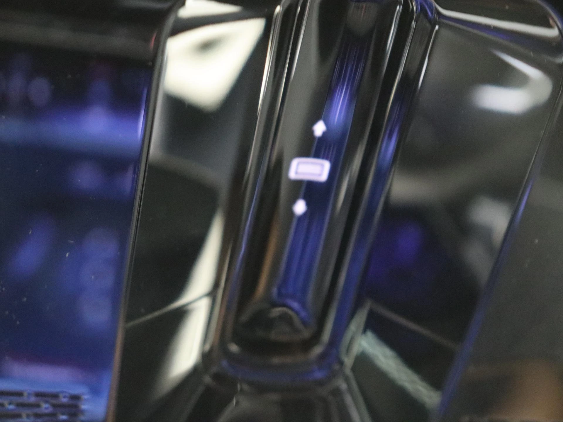 Mercedes-Benz-EQS-image-23
