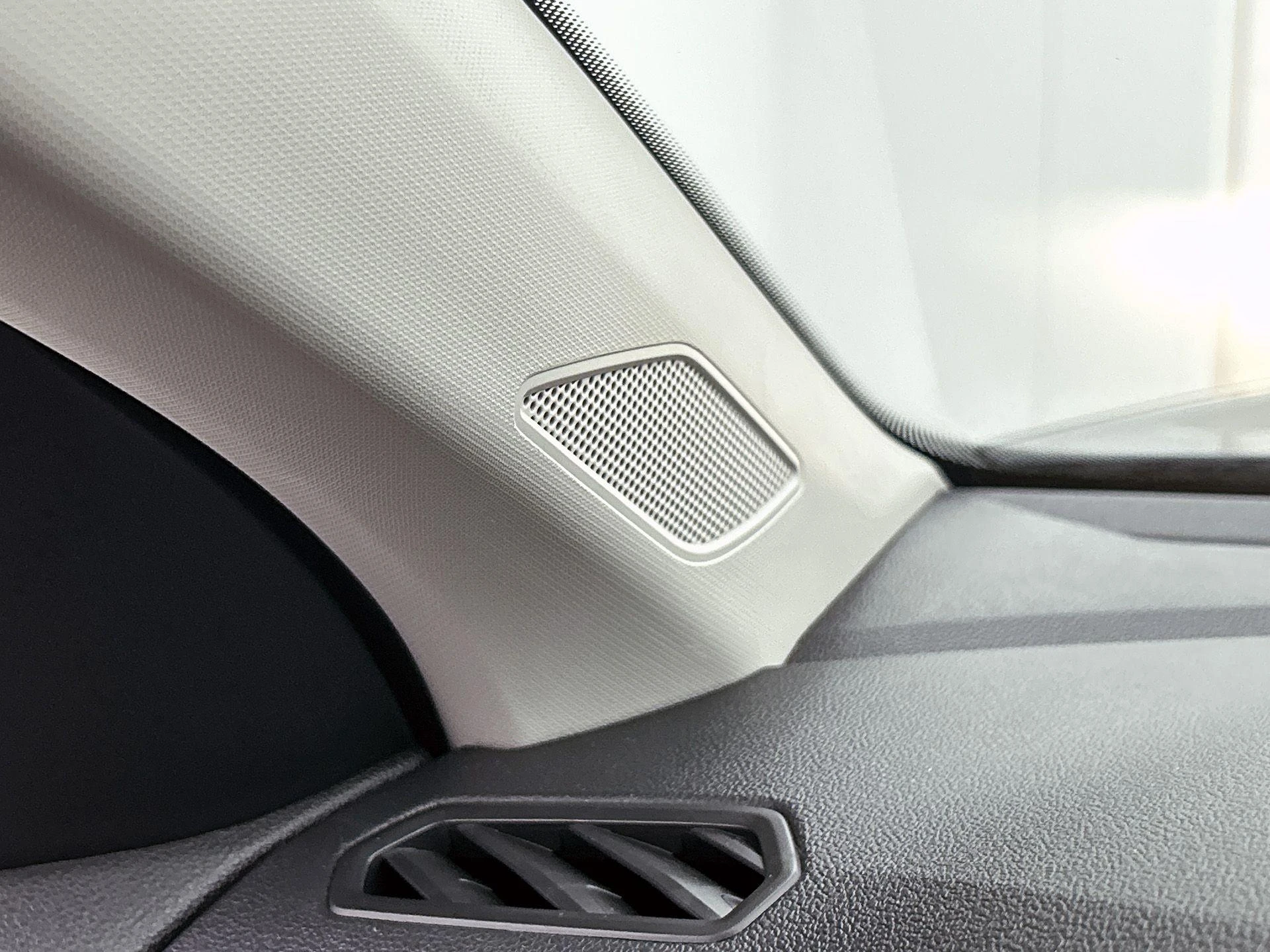Volkswagen-T-Cross-image-9