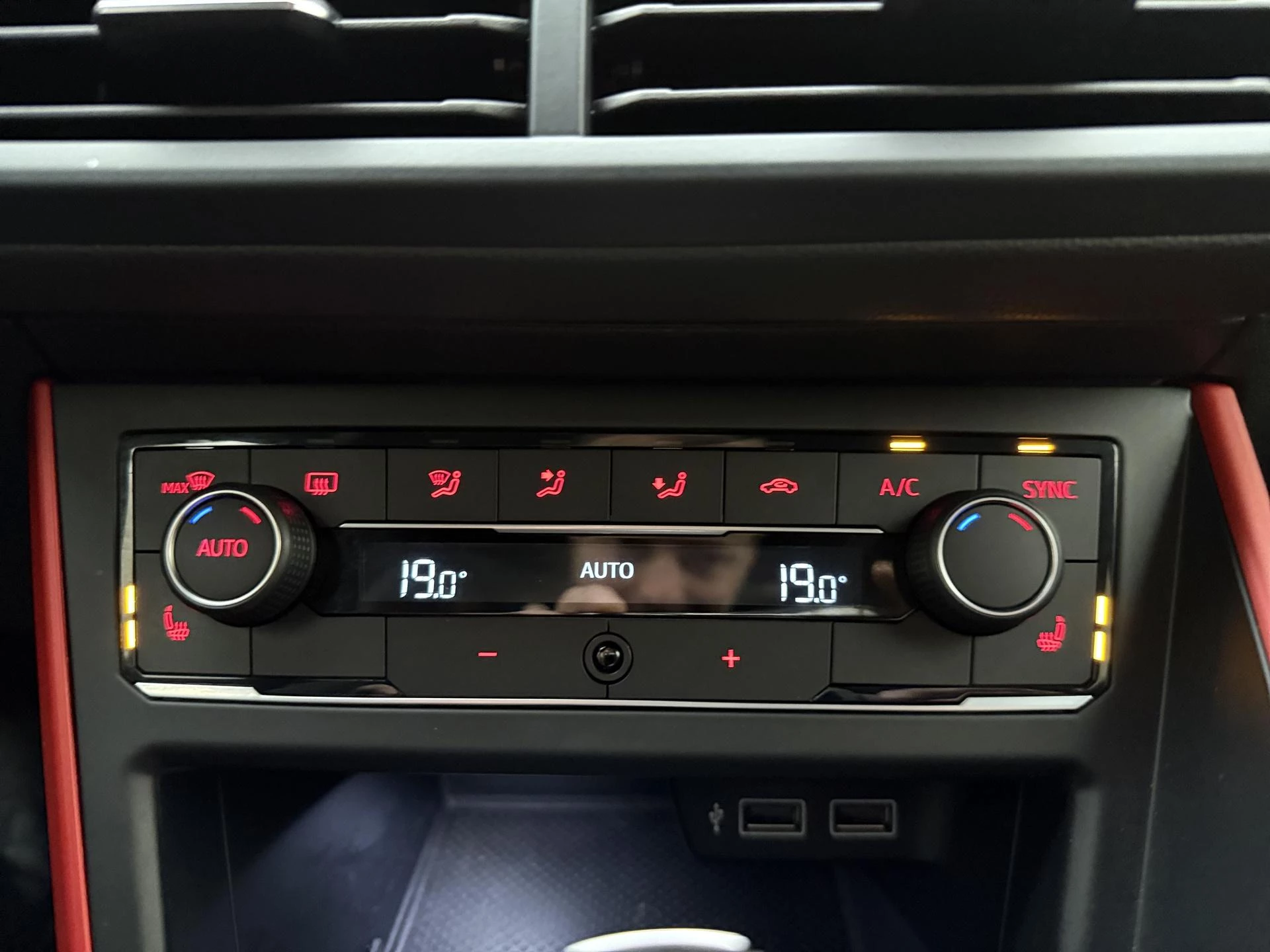 Volkswagen-Polo-image-19