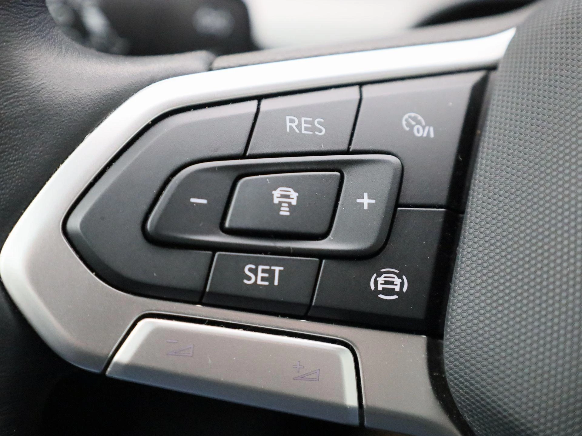 Volkswagen-Golf-image-23