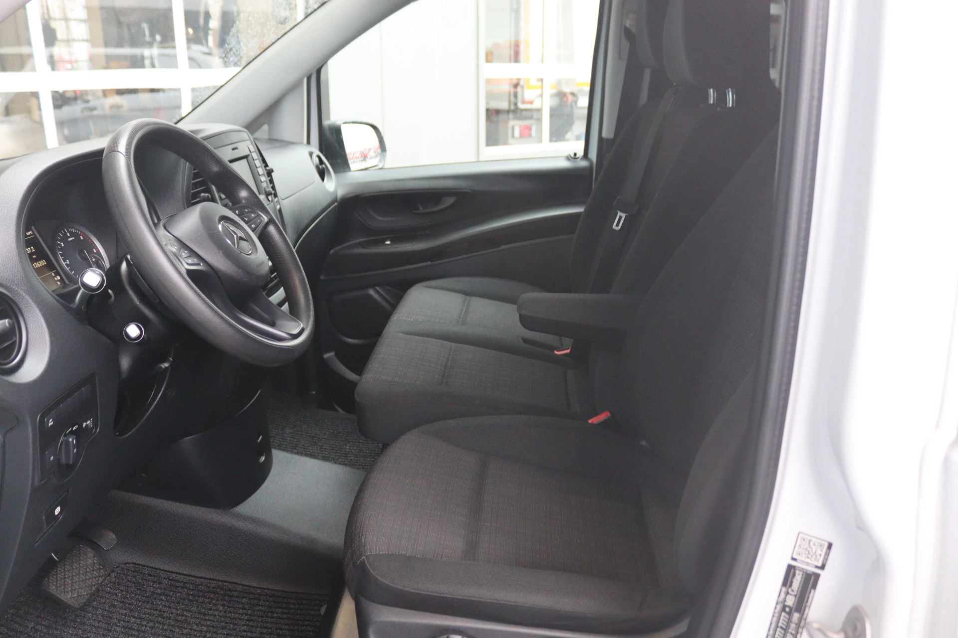 Mercedes-Benz-Vito-image-4