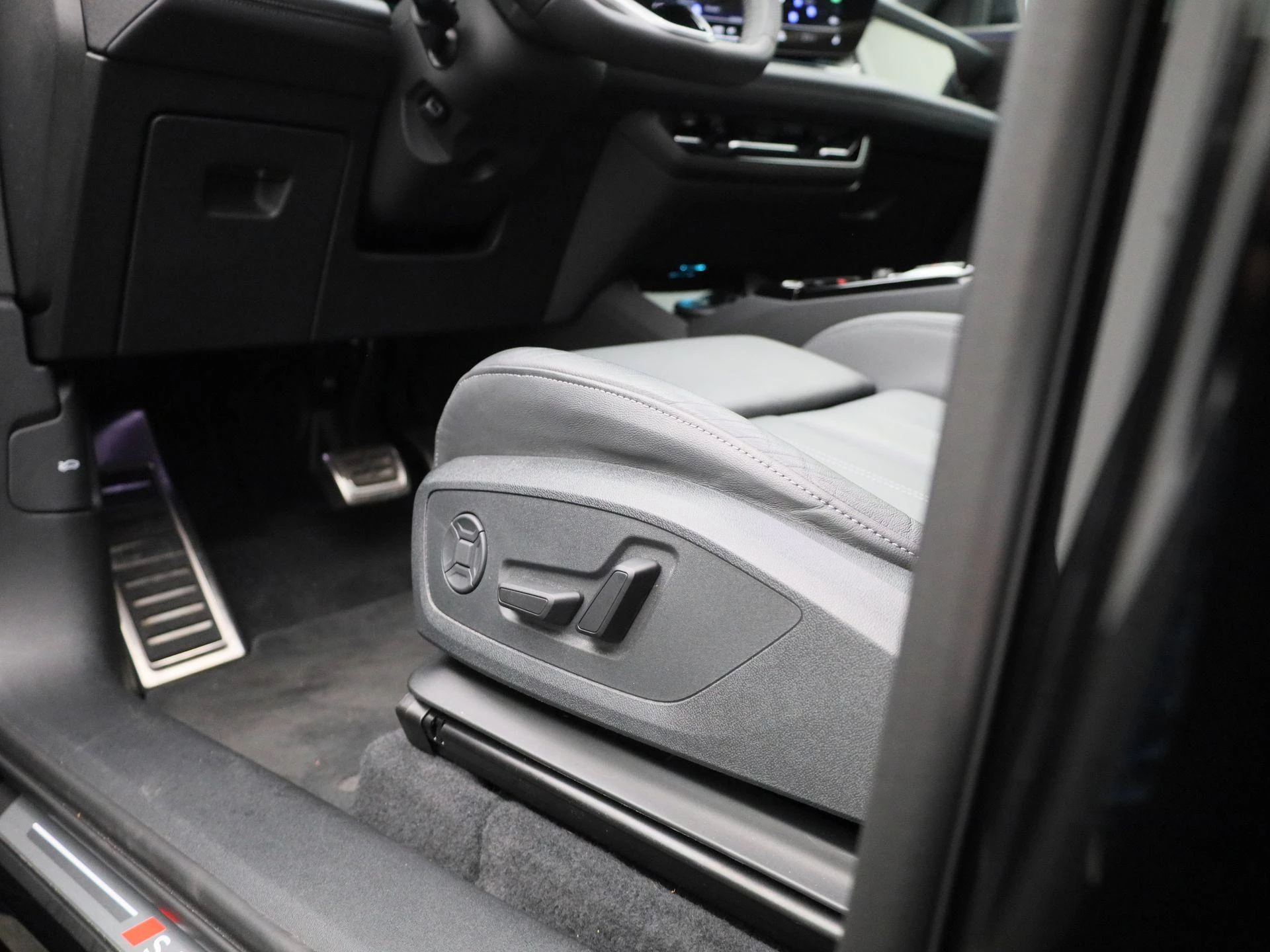 Audi-Q6 e-tron-image-42