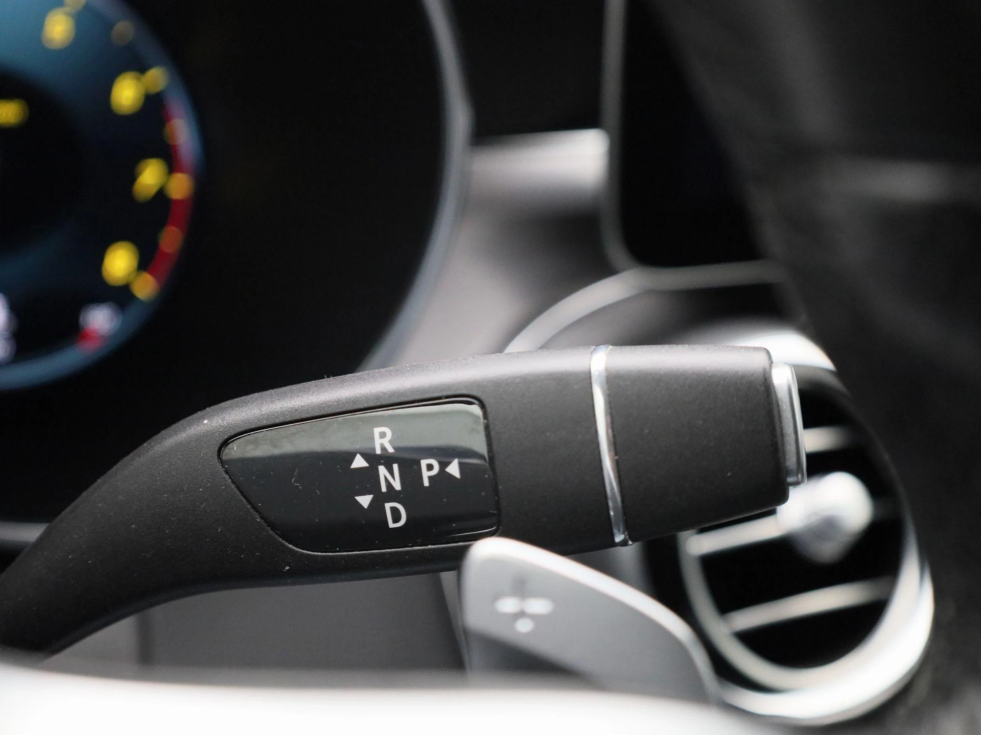 Mercedes-Benz-C-Klasse-image-18