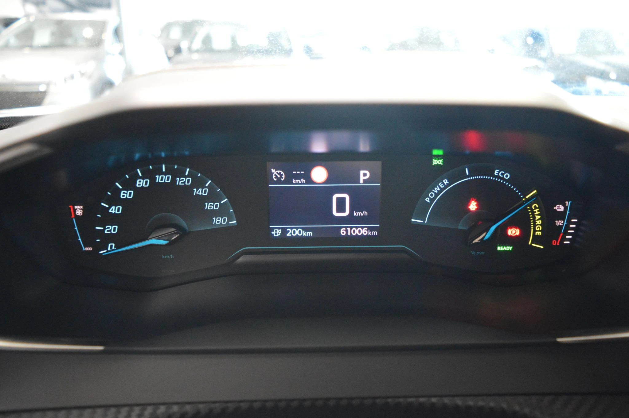 Peugeot-e-2008-image-14