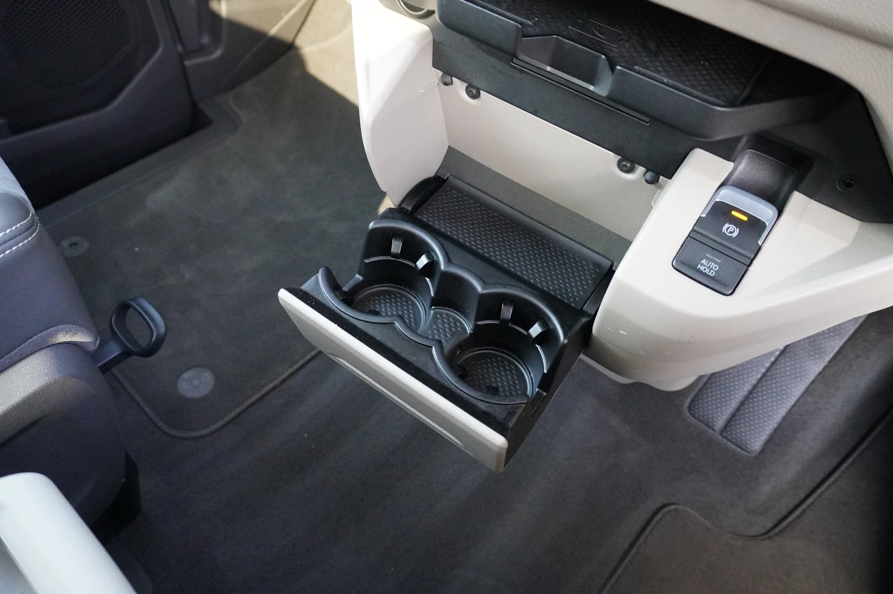 Volkswagen-Multivan-image-50