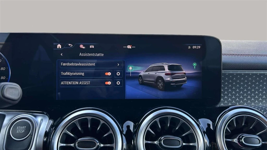 Mercedes-Benz-EQB-image-18