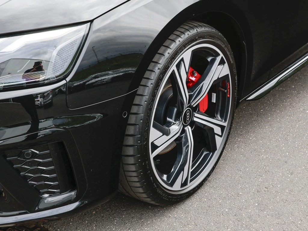 Audi A4 Avant 40 TFSI S line competition + Matrix