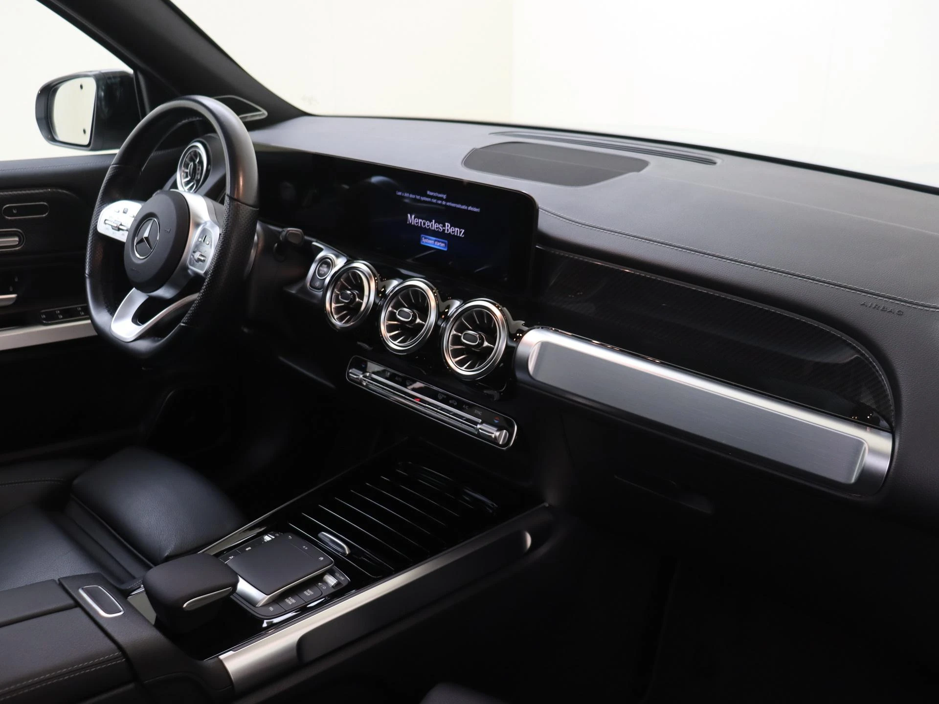 Mercedes-Benz-GLB-image-3
