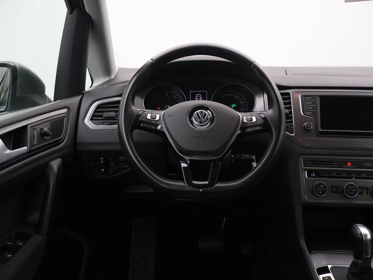 Volkswagen-Golf Sportsvan-image-10