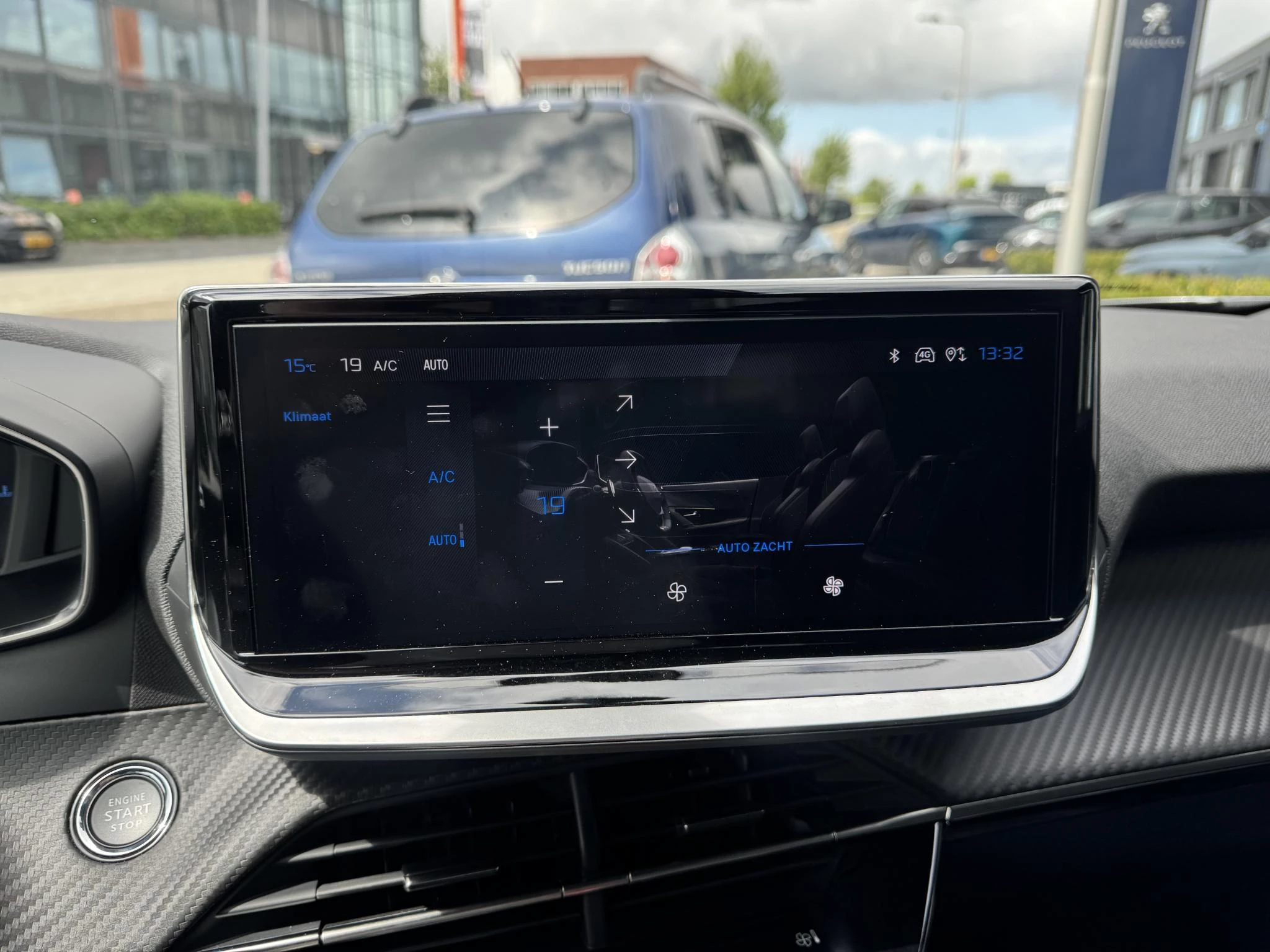 Peugeot 2008 1.2 Hybrid 145 Allure