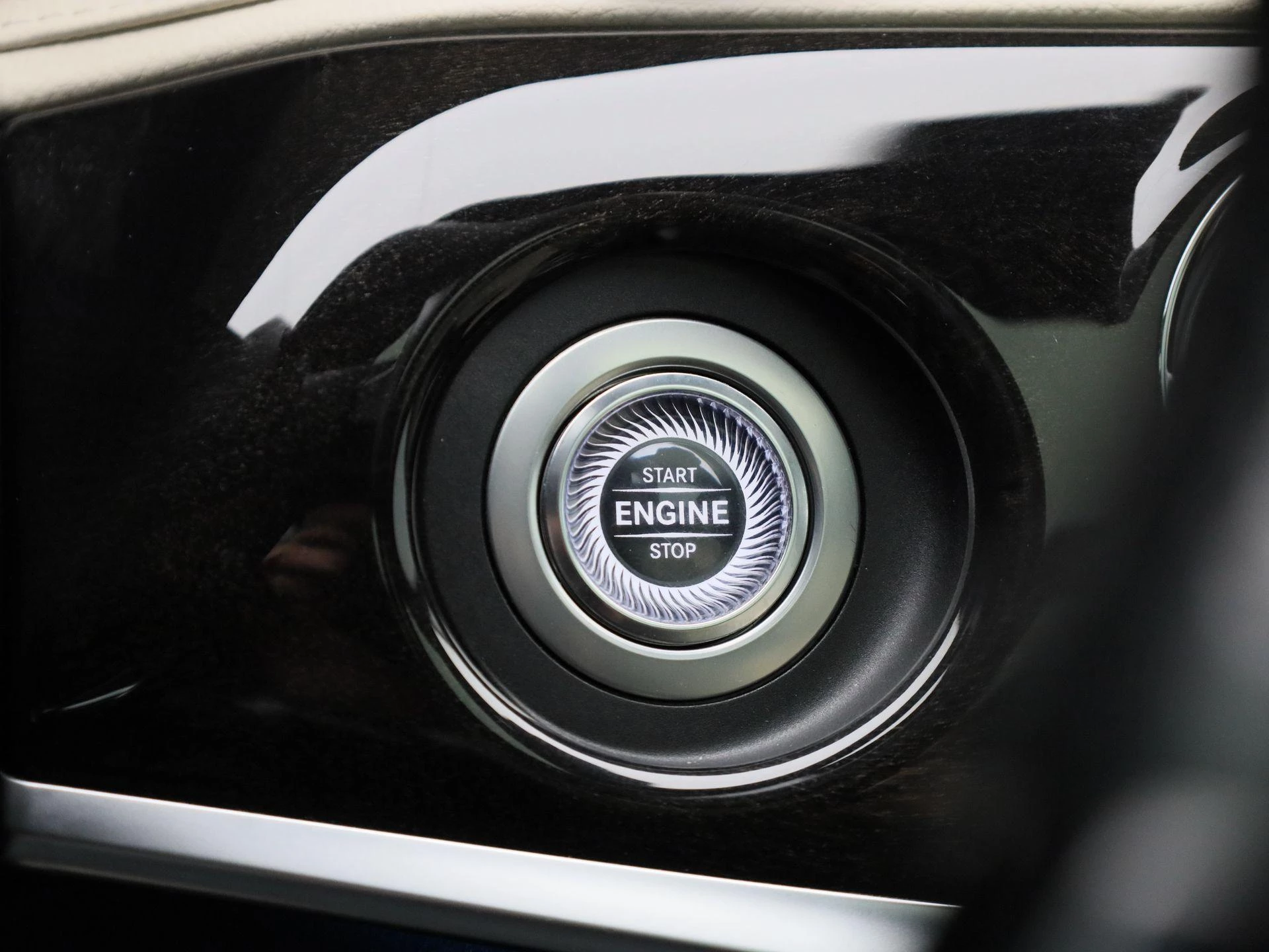 Mercedes-Benz-S-Klasse-image-24