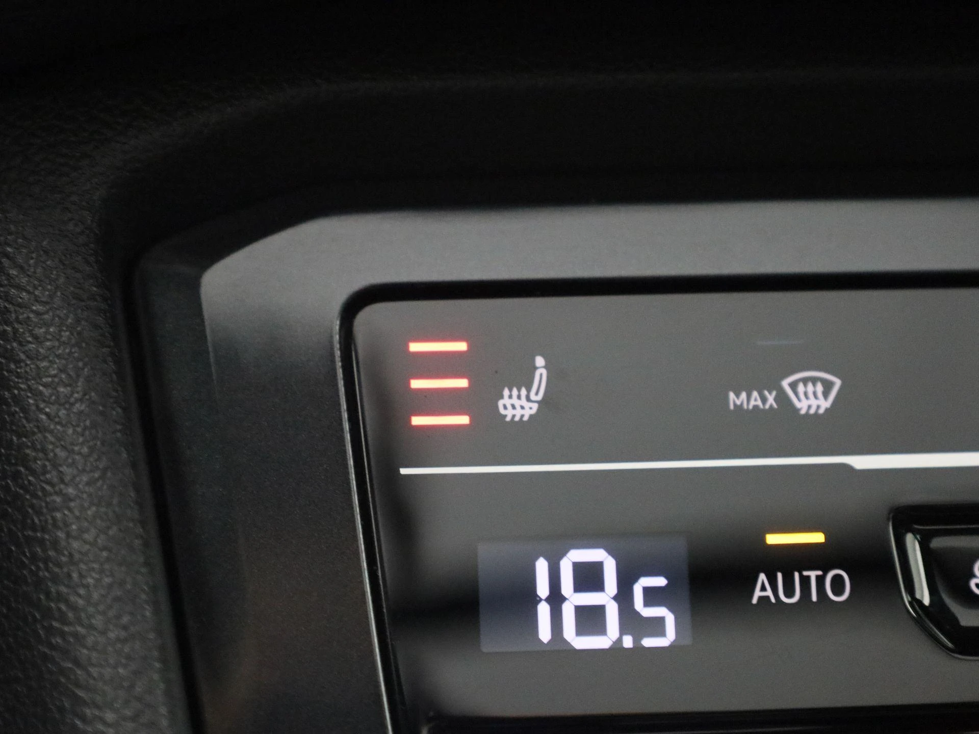 Volkswagen-Tiguan-image-19