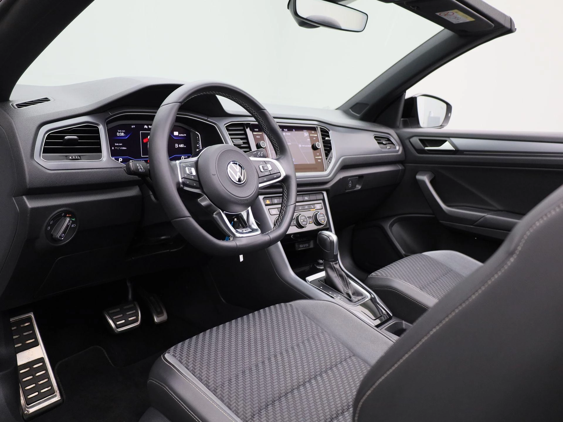 Volkswagen-T-Roc-image-37