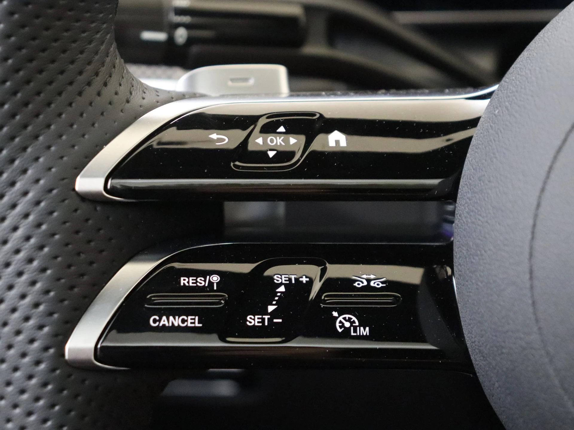 Mercedes-Benz-GLC-image-13