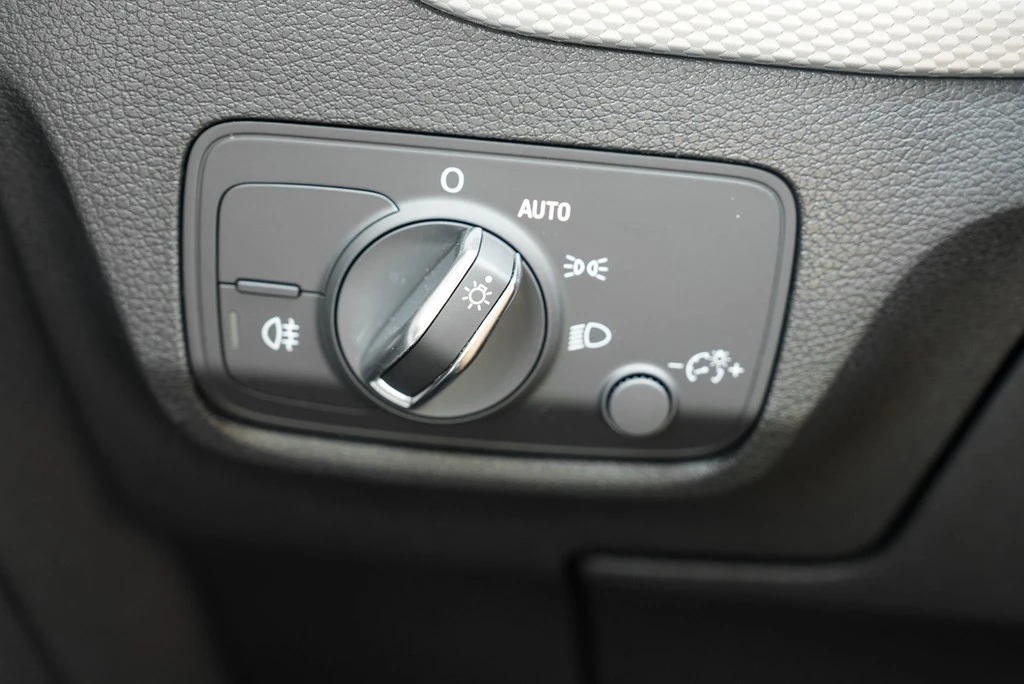 Audi Q2 30 TFSI advanced Kamera AHK GRA GWF