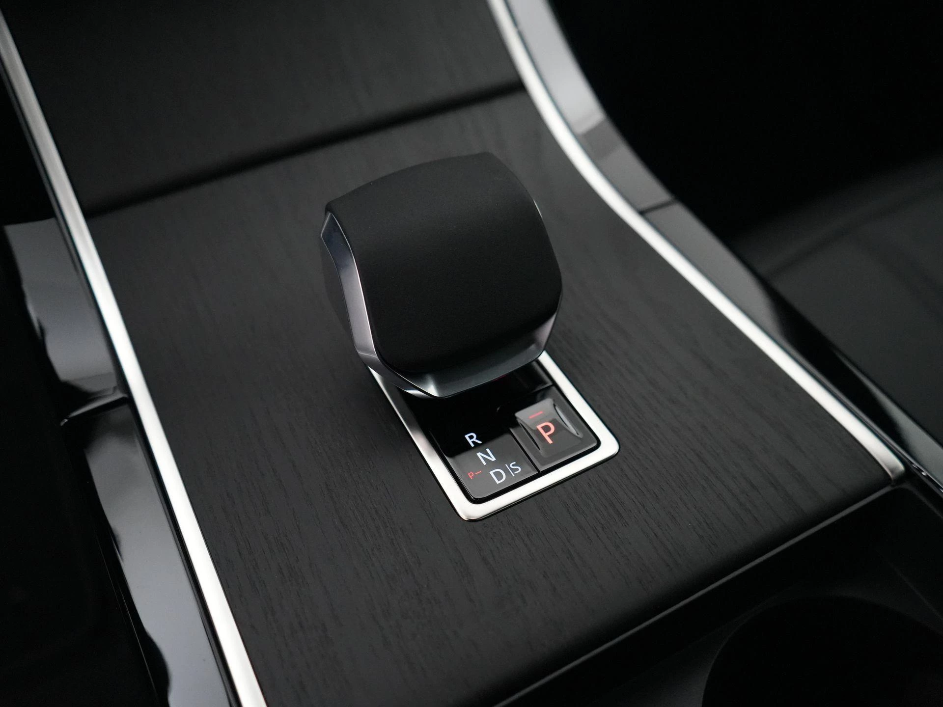 Land Rover-Range Rover Evoque-image-21