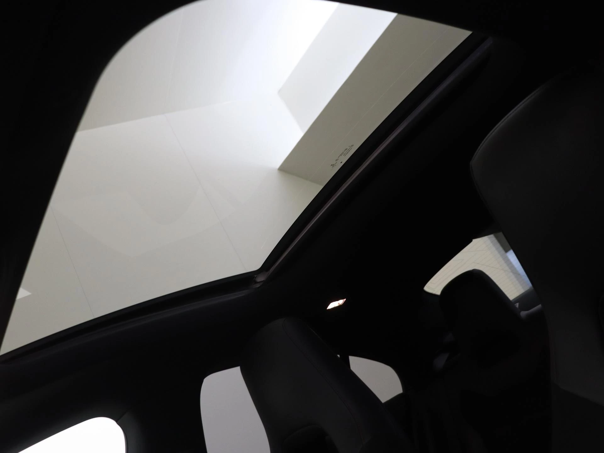 Mercedes-Benz-CLA-image-27
