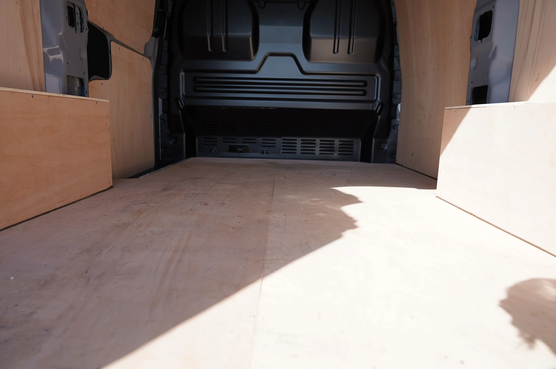 Volkswagen-Transporter-image-14