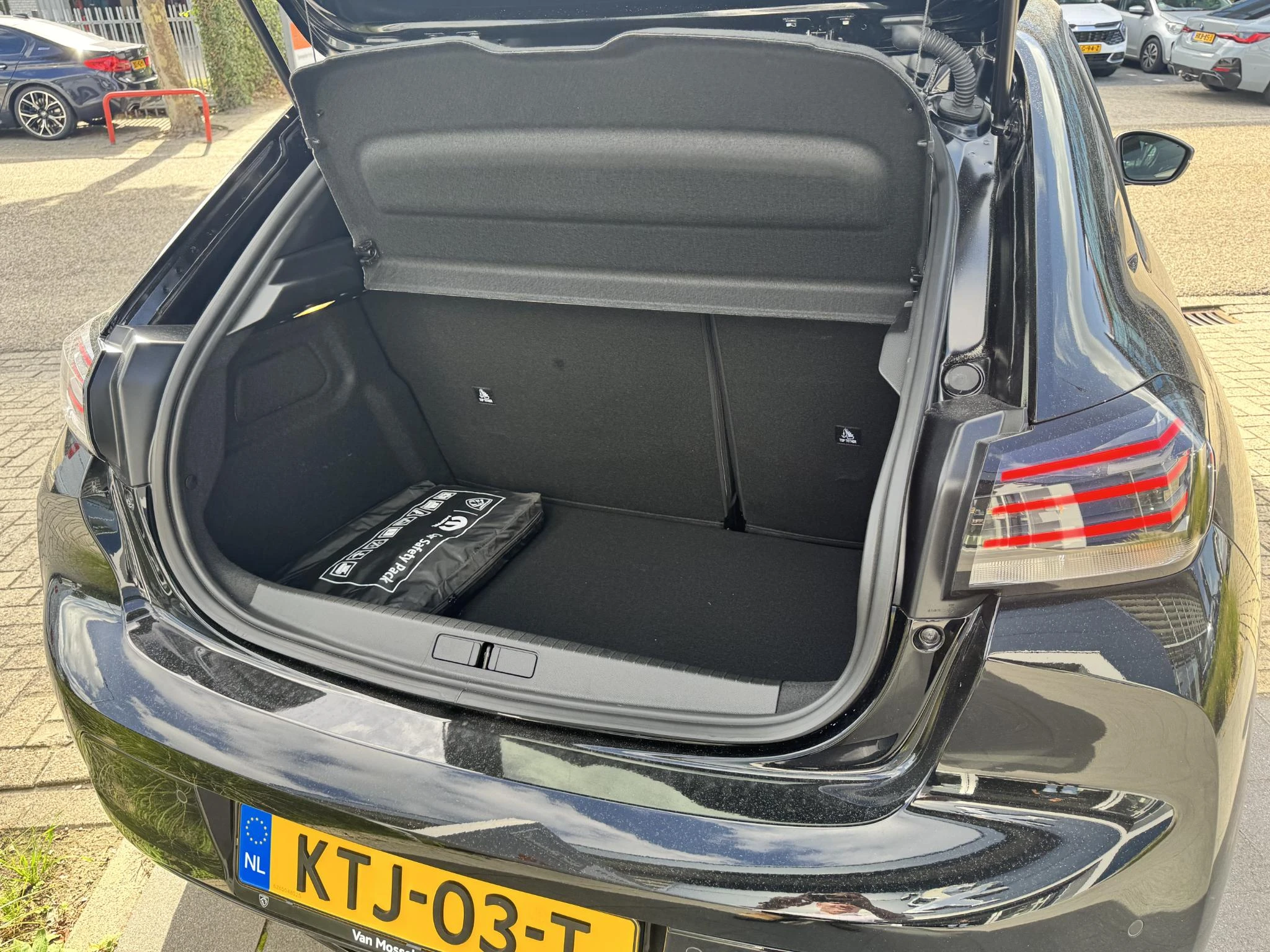 Peugeot-208-image-7