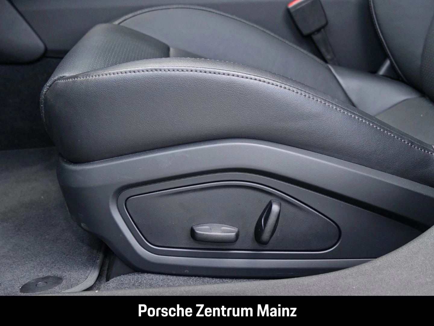 Porsche-Taycan-image-30