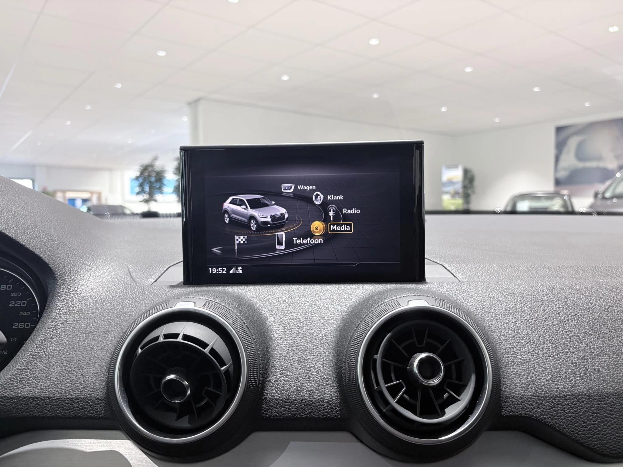 Audi-Q2-image-22