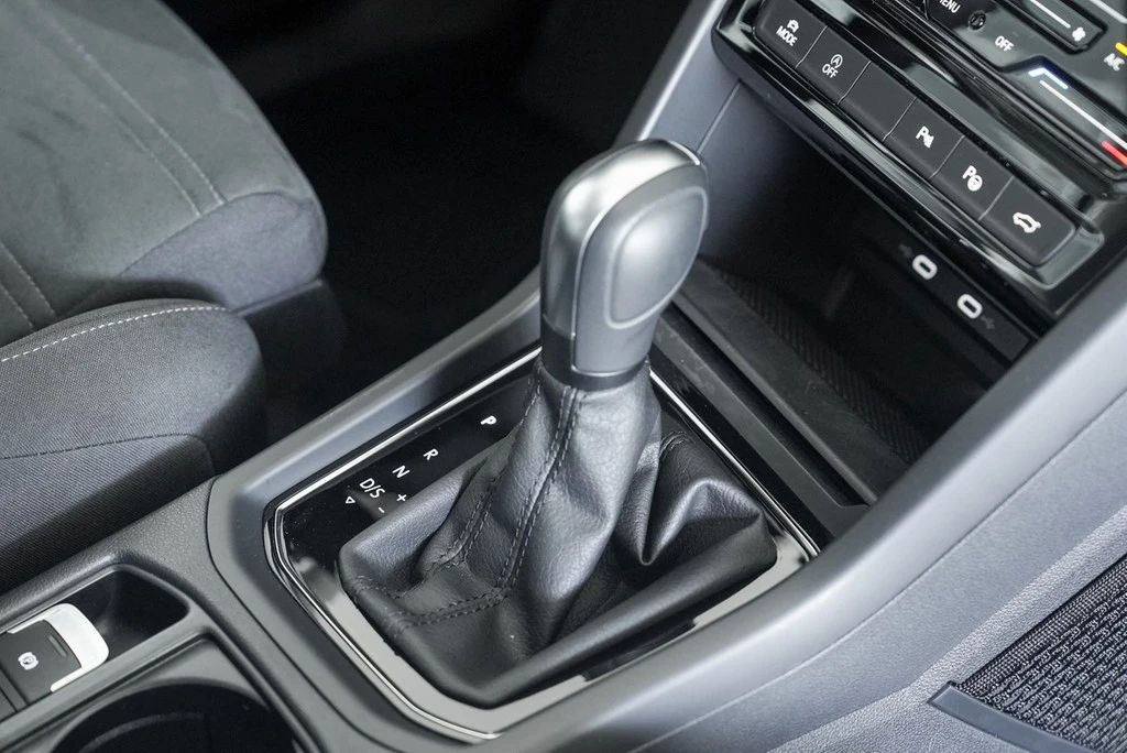 Volkswagen-Touran-image-8
