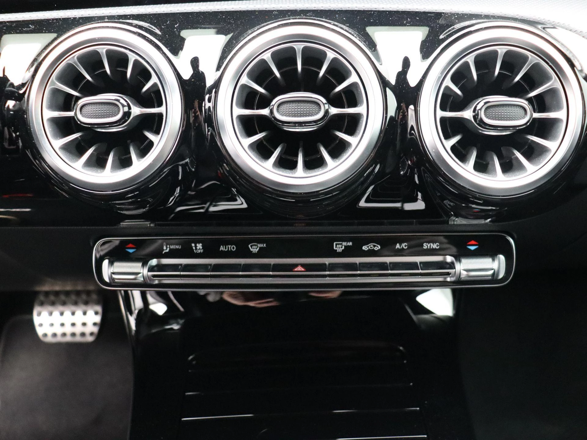 Mercedes-Benz A-Klasse 180 + AMG LINE + LED + CAMERA +