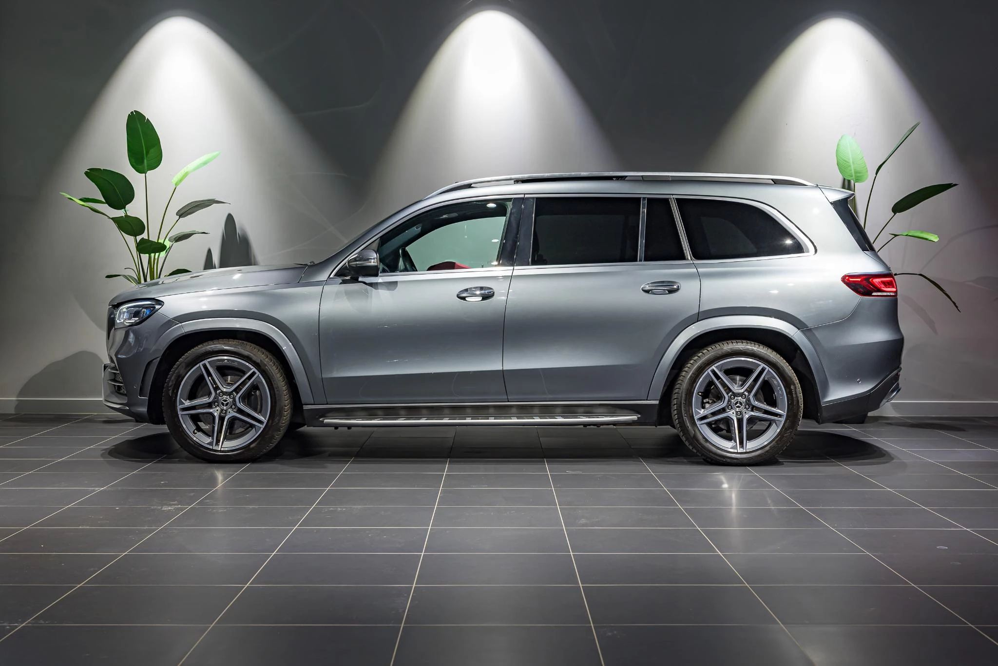 Mercedes-Benz-GLS-image-3
