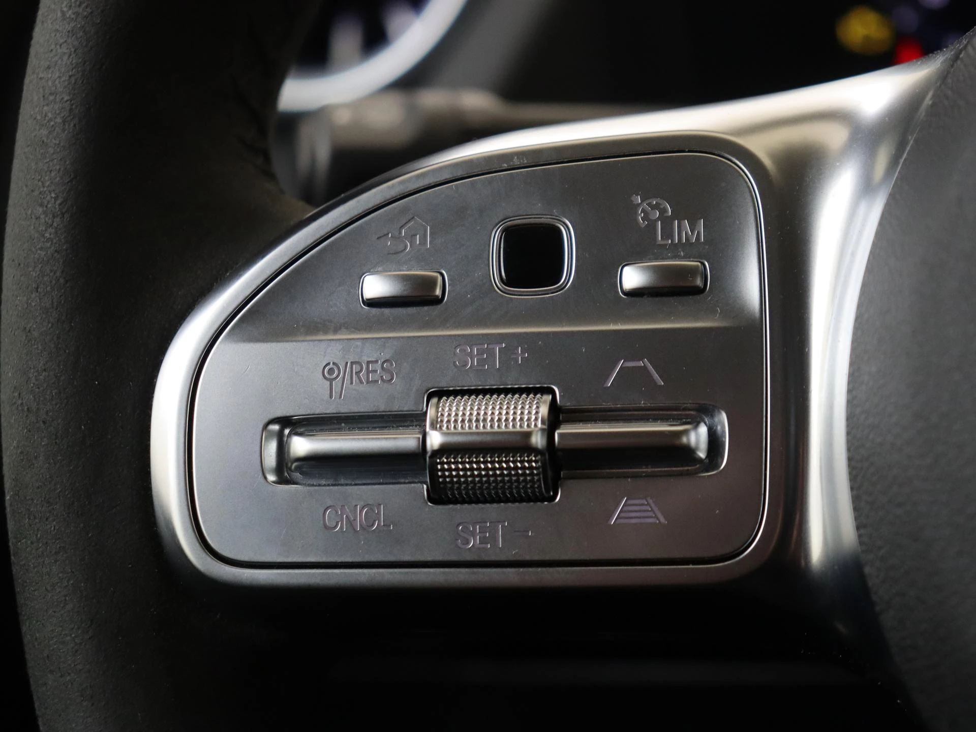 Mercedes-Benz-B-Klasse-image-12