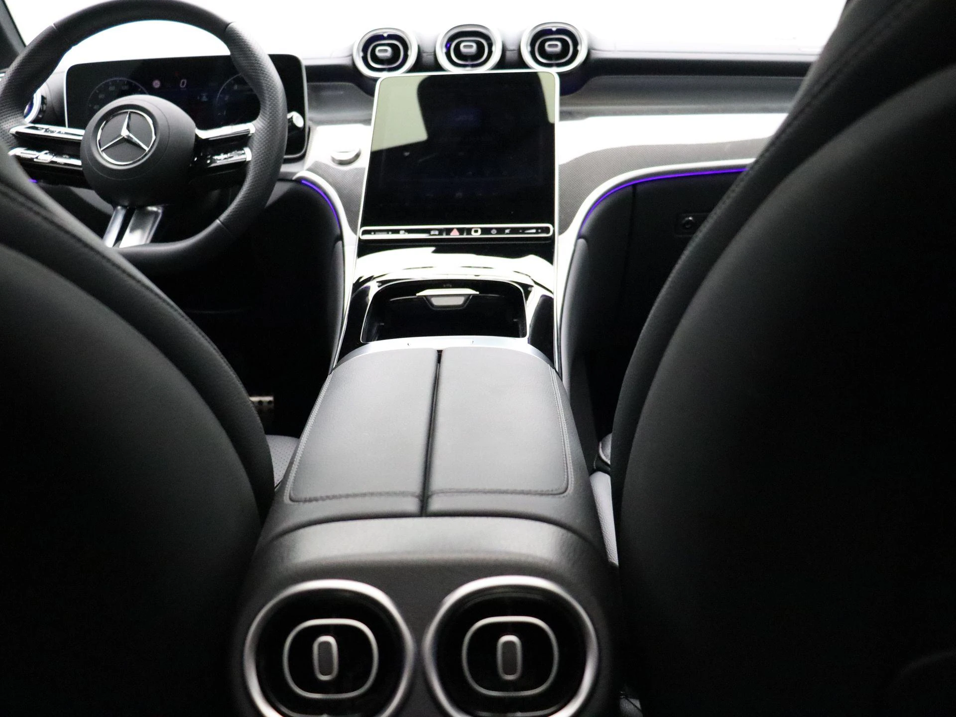 Mercedes-Benz-GLC-image-25