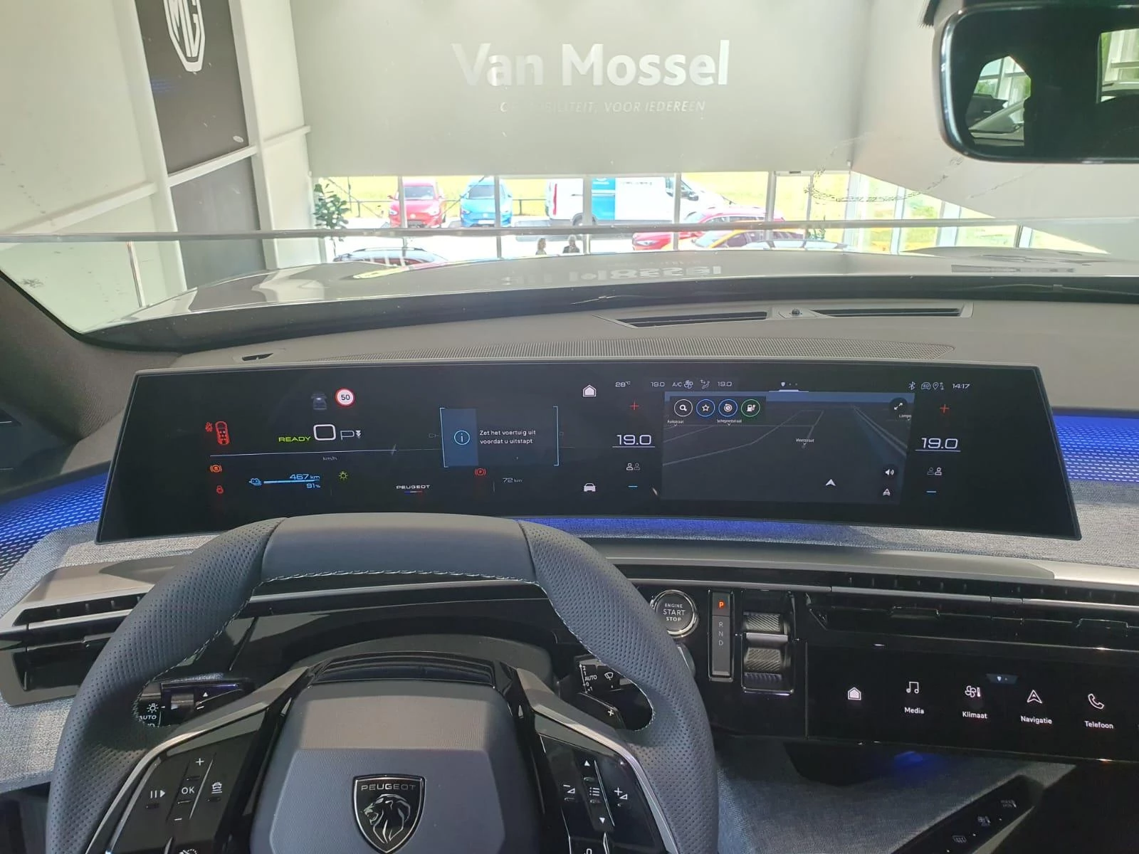 Peugeot-e-5008-image-8