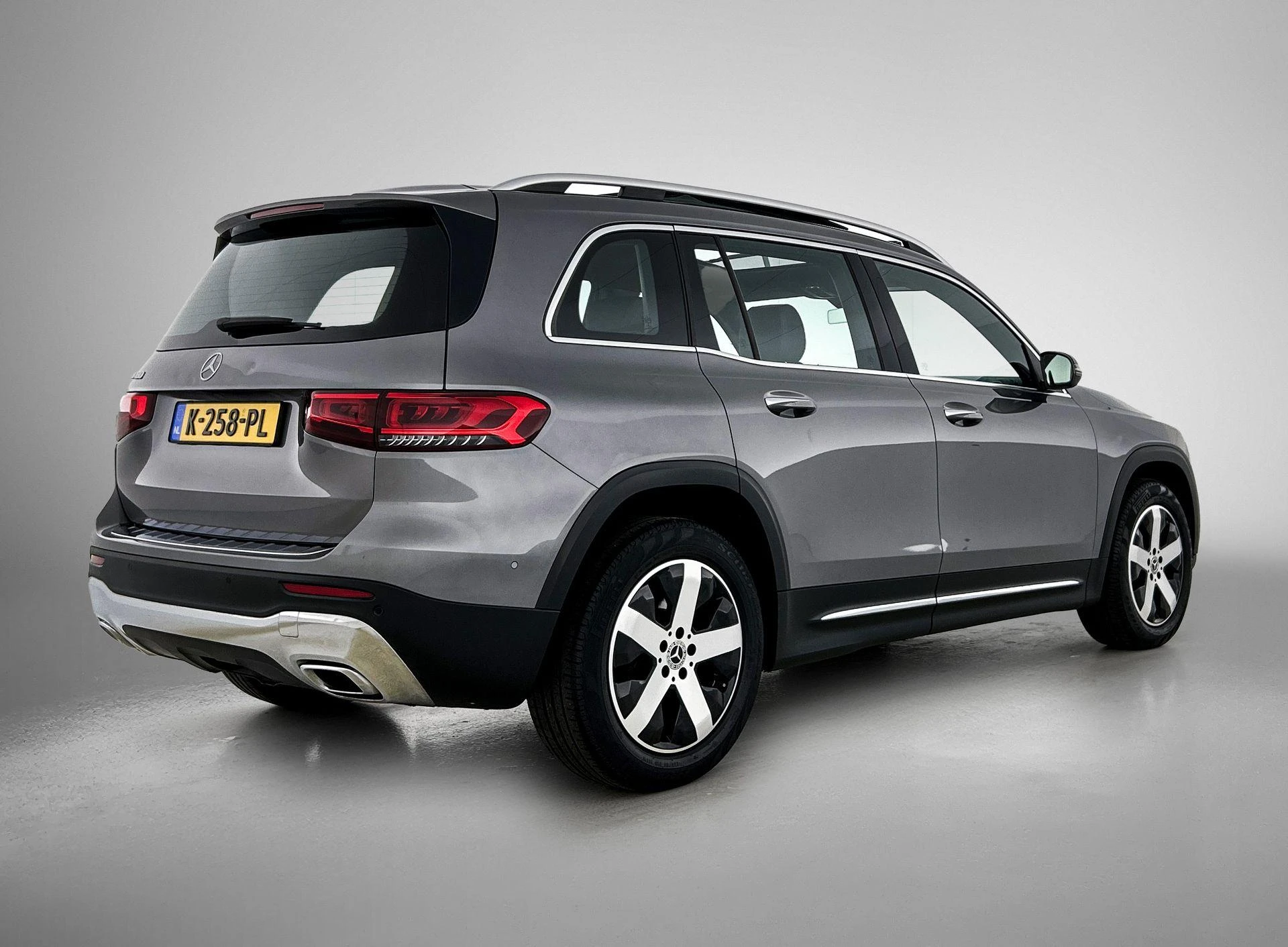 Mercedes-Benz-GLB-image-3