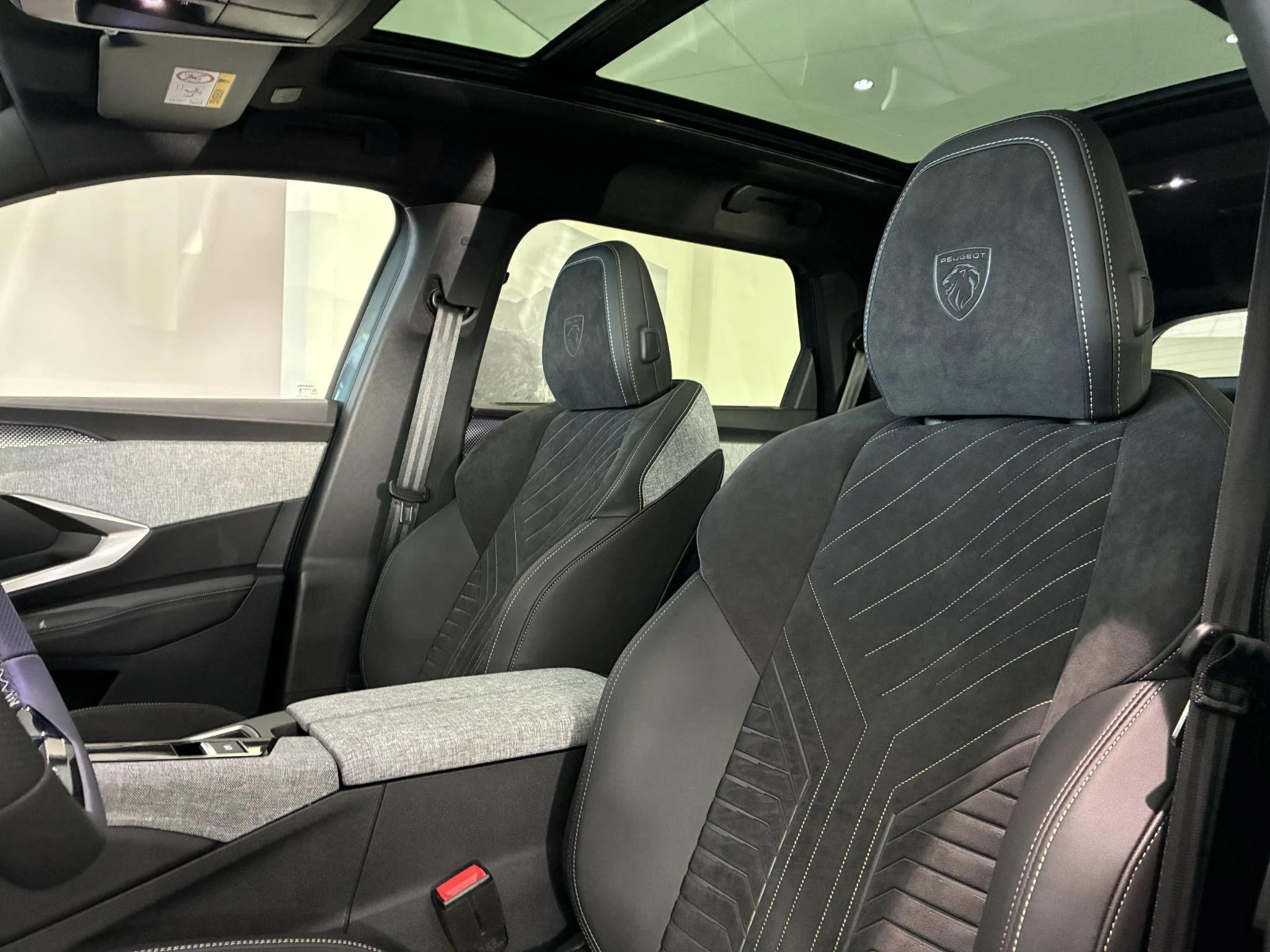Peugeot-e-5008-image-10