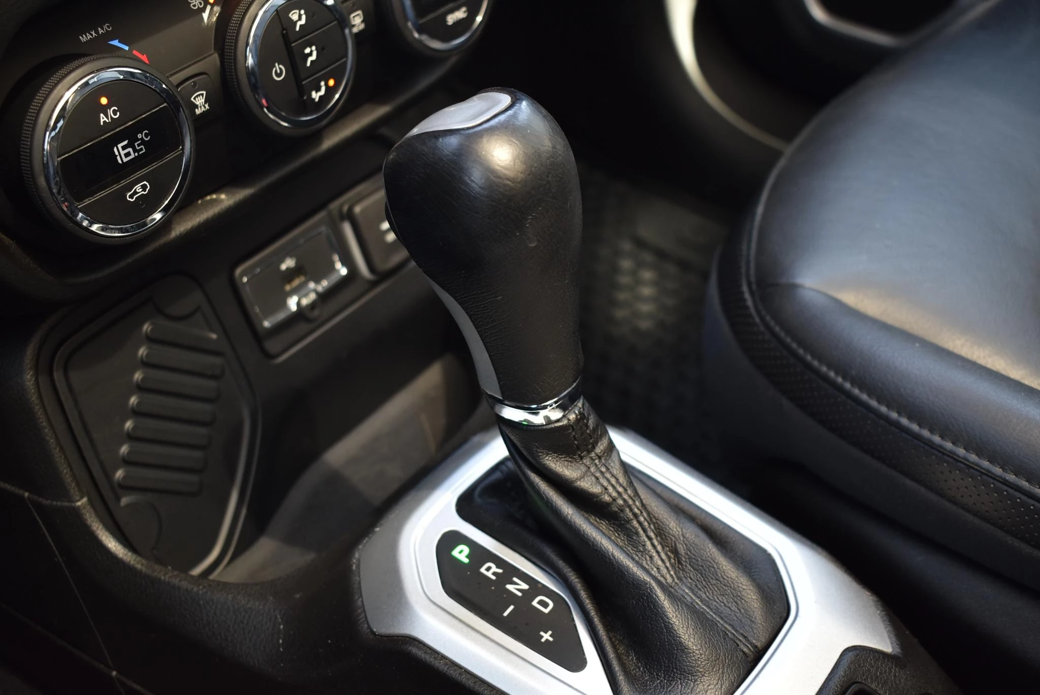 Jeep-Renegade-image-37