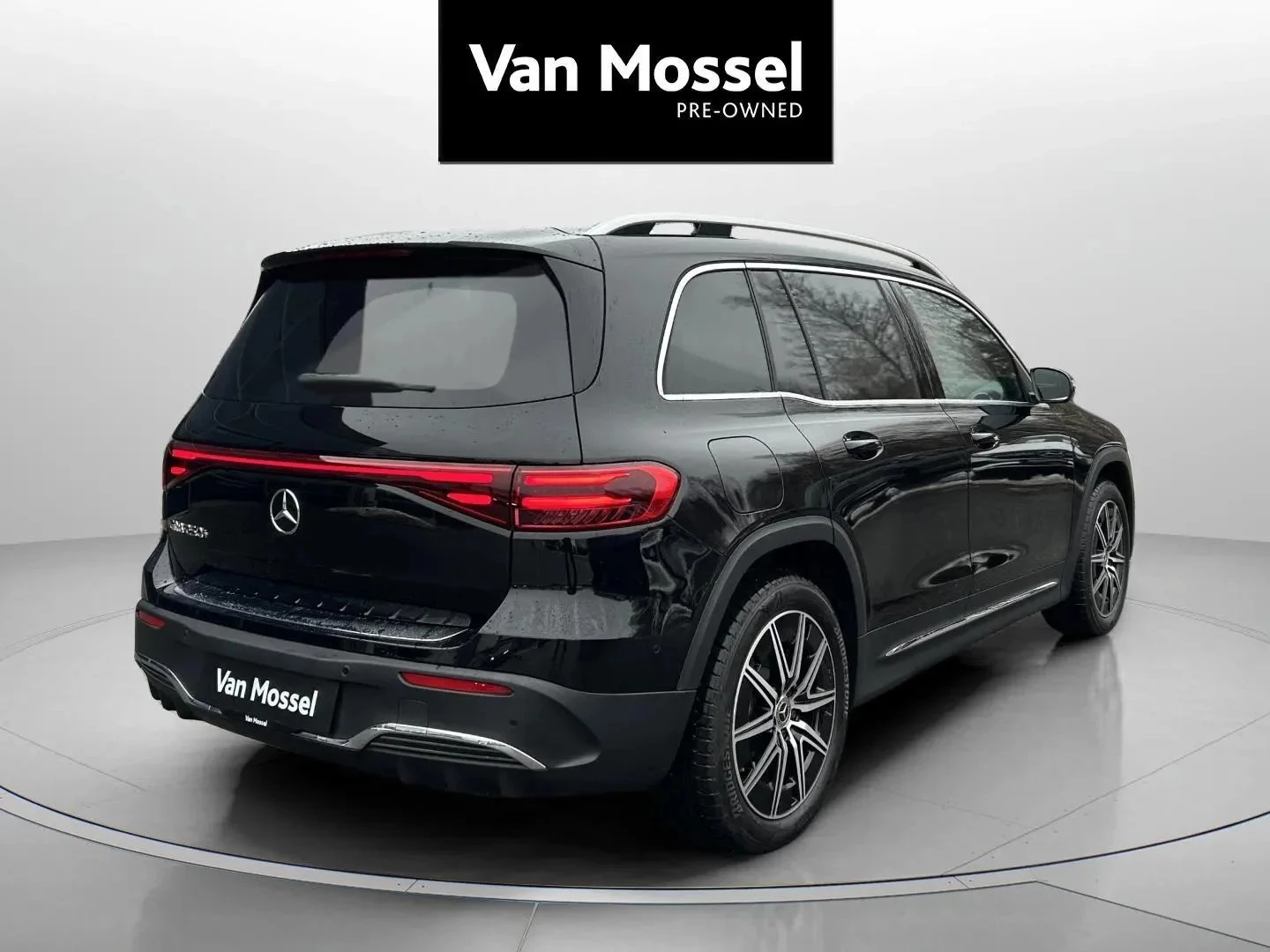 Mercedes-Benz-EQB-image-4