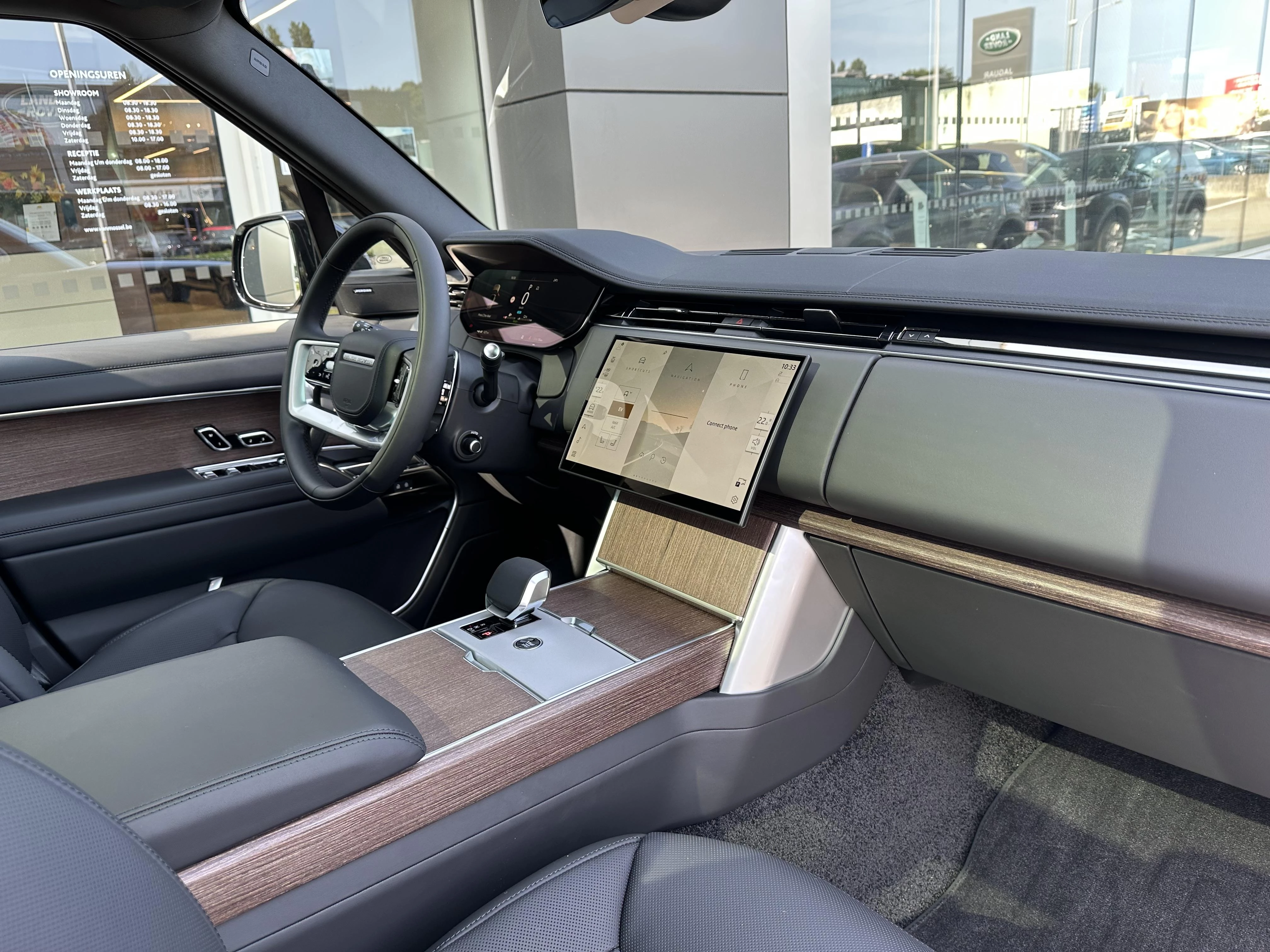 Land Rover-Range Rover-image-8