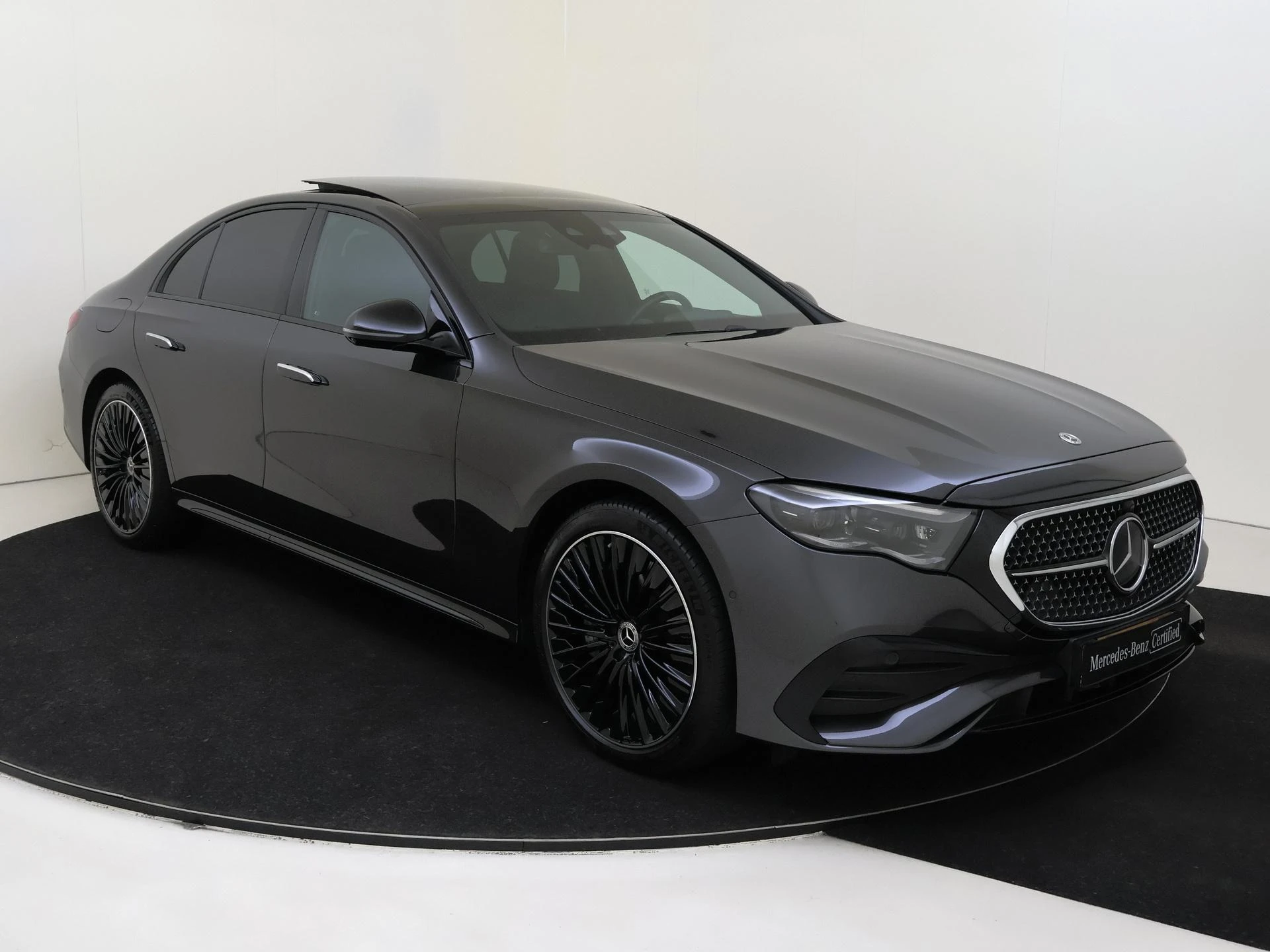 Mercedes-Benz-E-Klasse-image-3