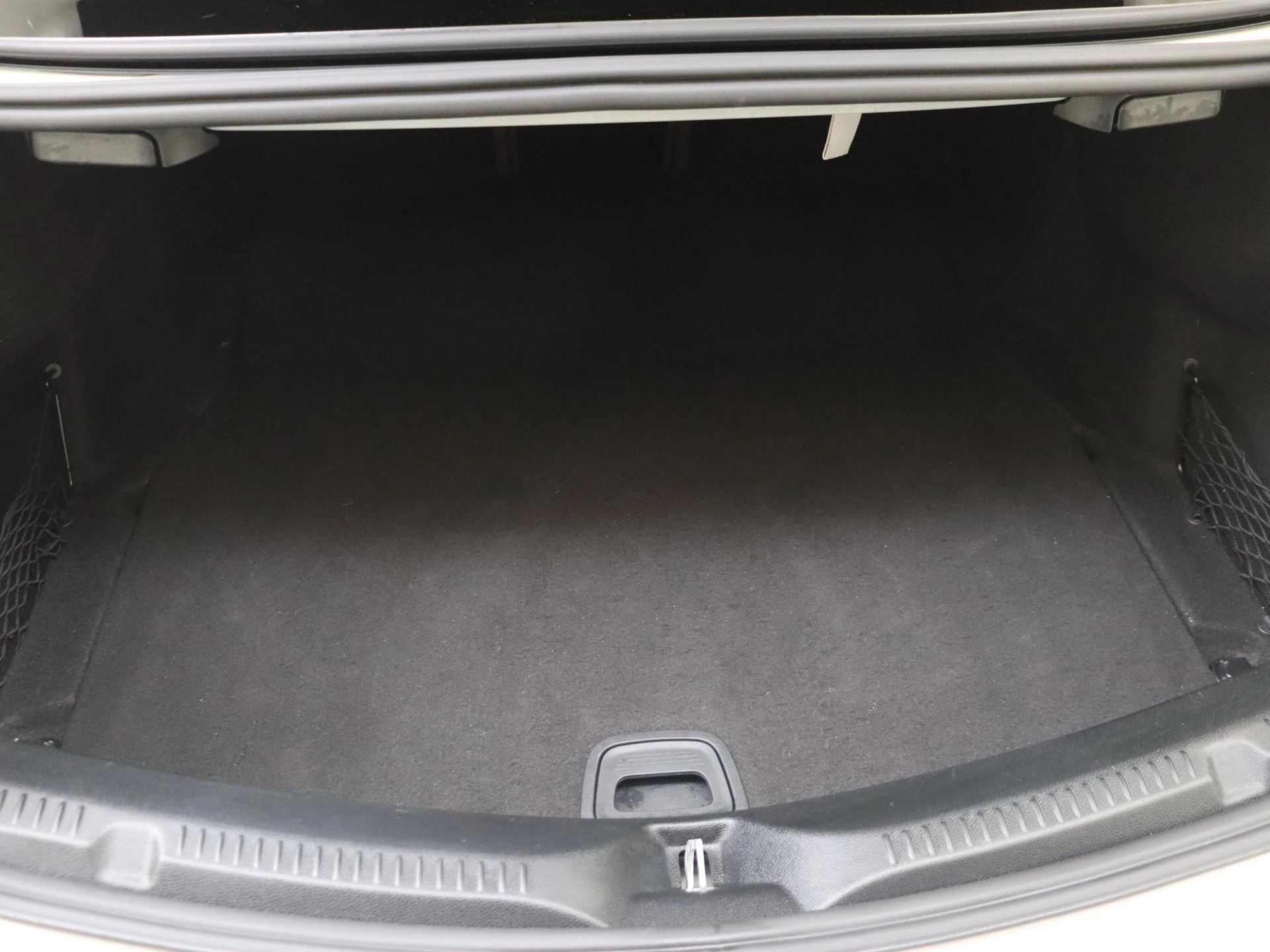 Mercedes-Benz-E-Klasse-image-29