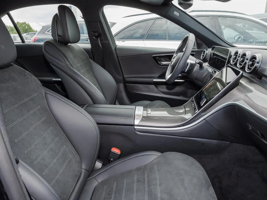 Mercedes-Benz-C-Klasse 300-image-11