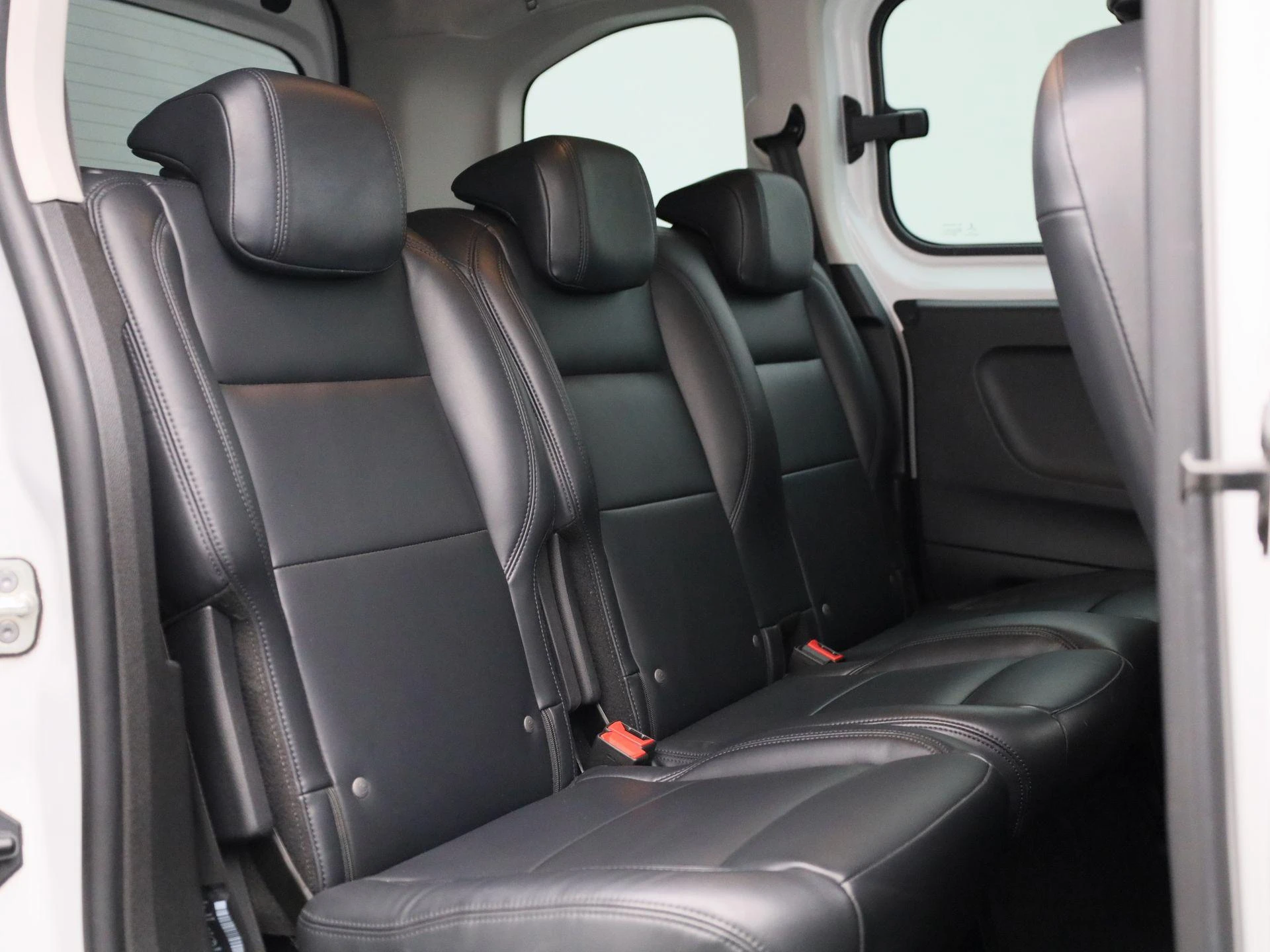 Opel-Combo Life-image-11