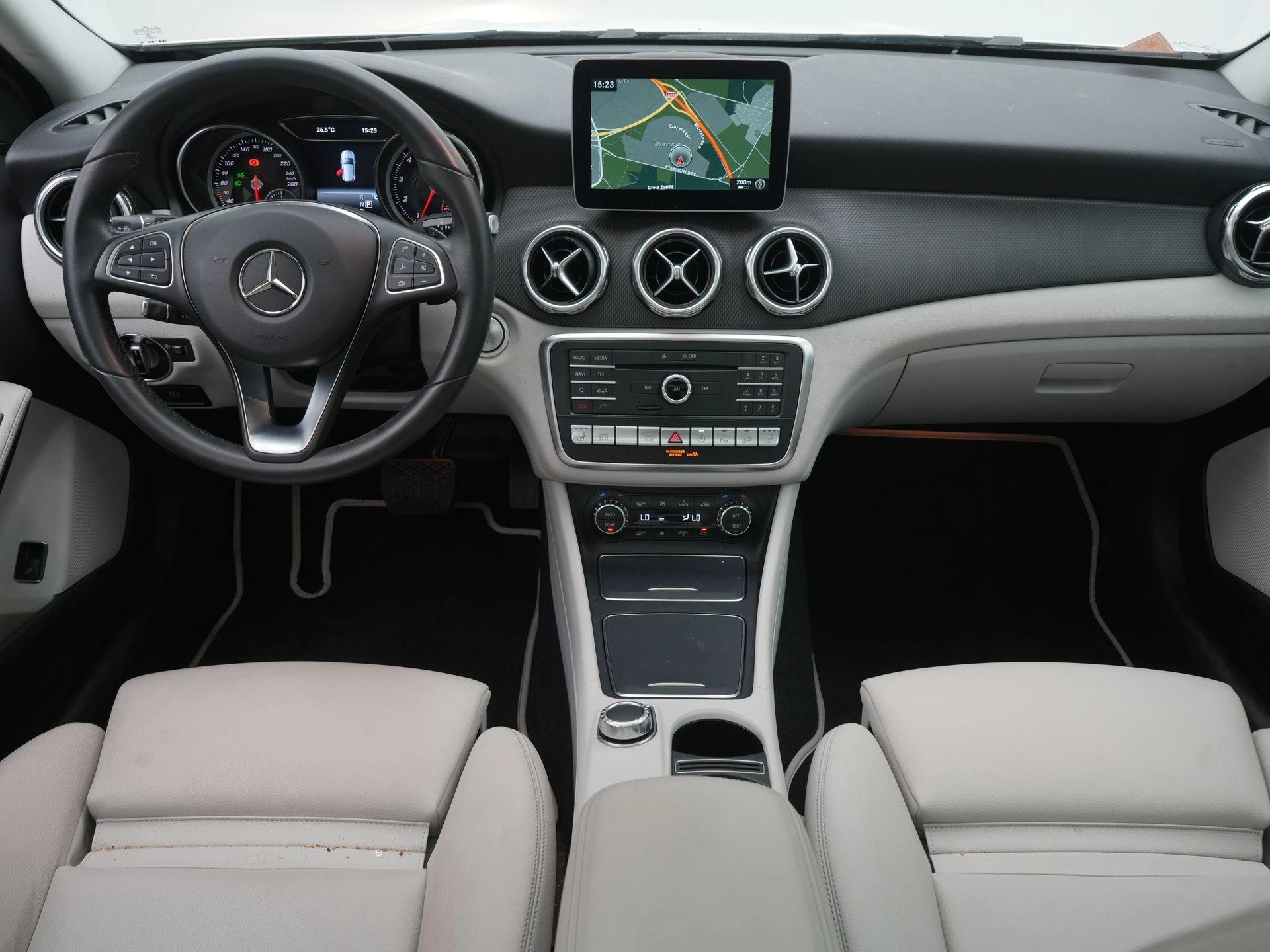 Mercedes-Benz-GLA-image-6