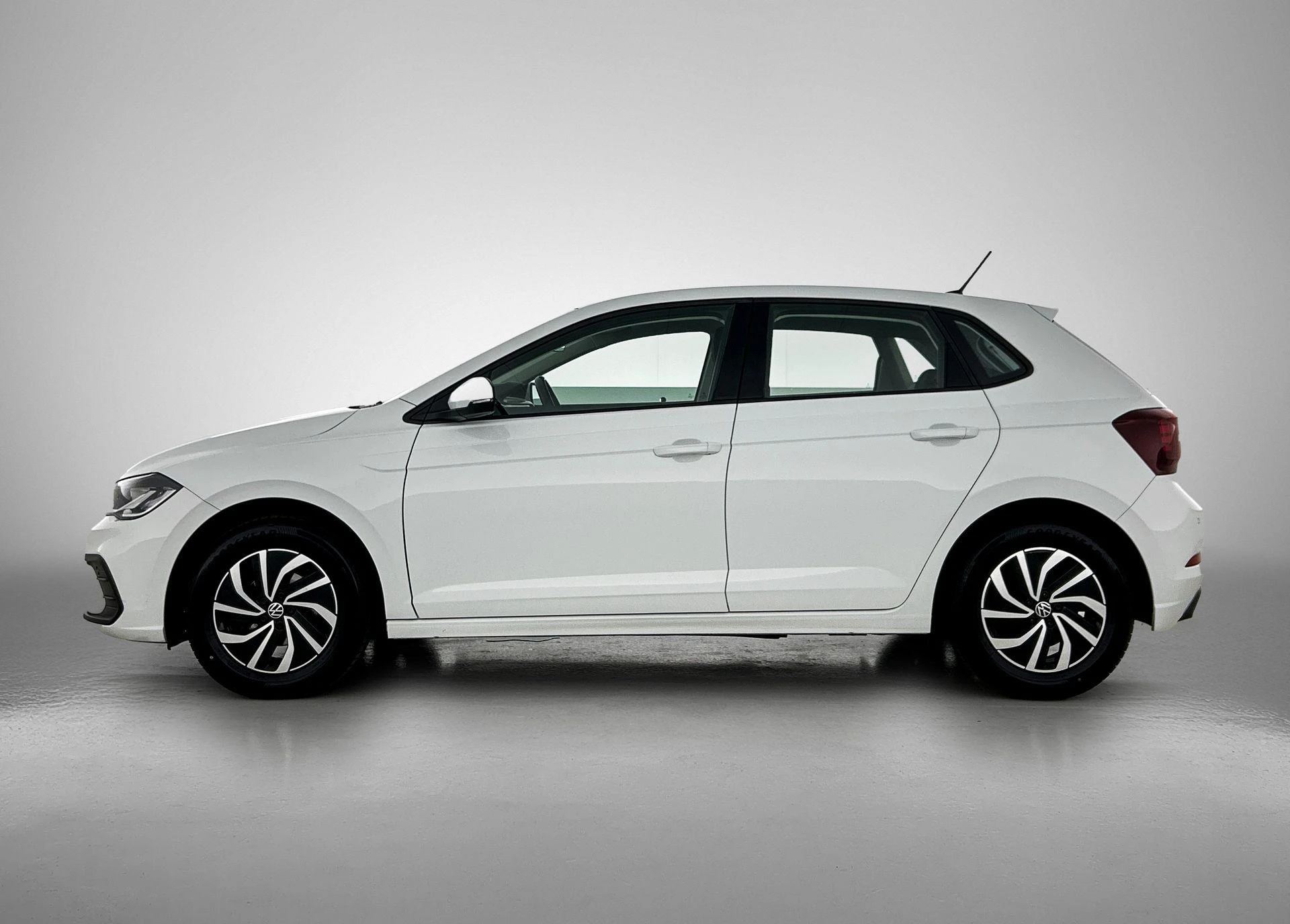 Volkswagen-Polo-image-1