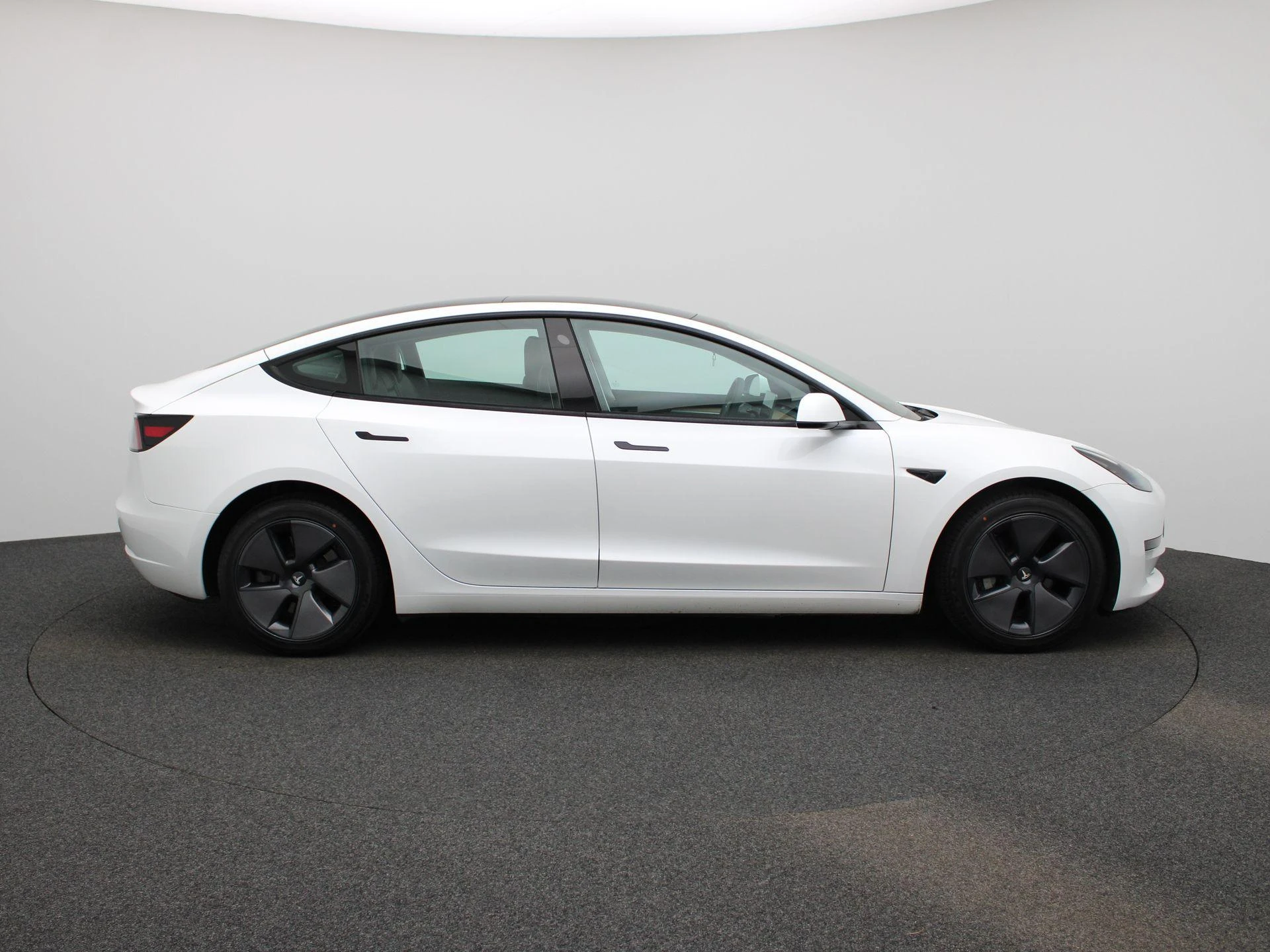 Tesla-Model 3-image-6