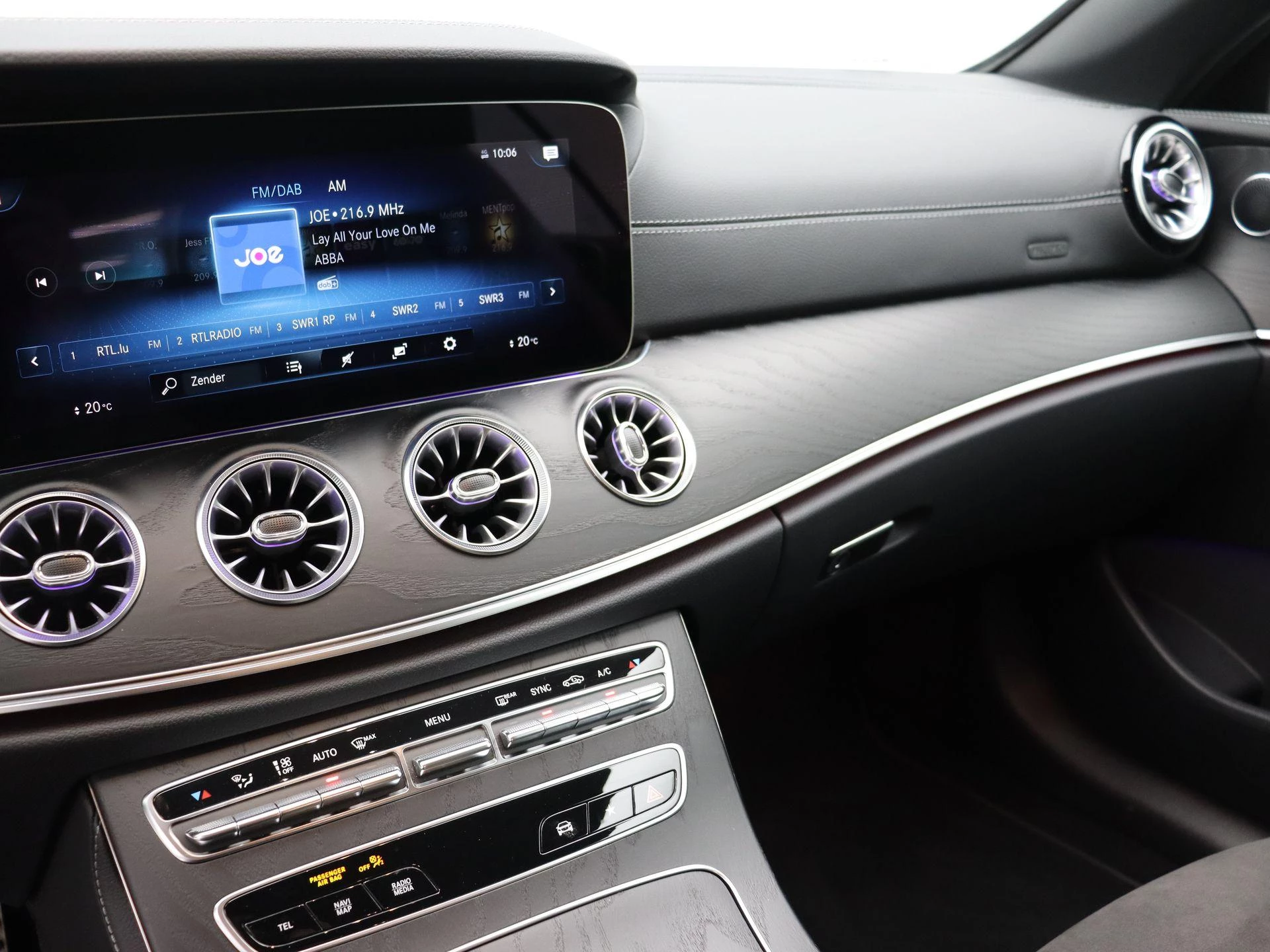 Mercedes-Benz E-Klasse 300 AMG Line Cabrio + AIR BODY CONTROL + LED + CAMERA +