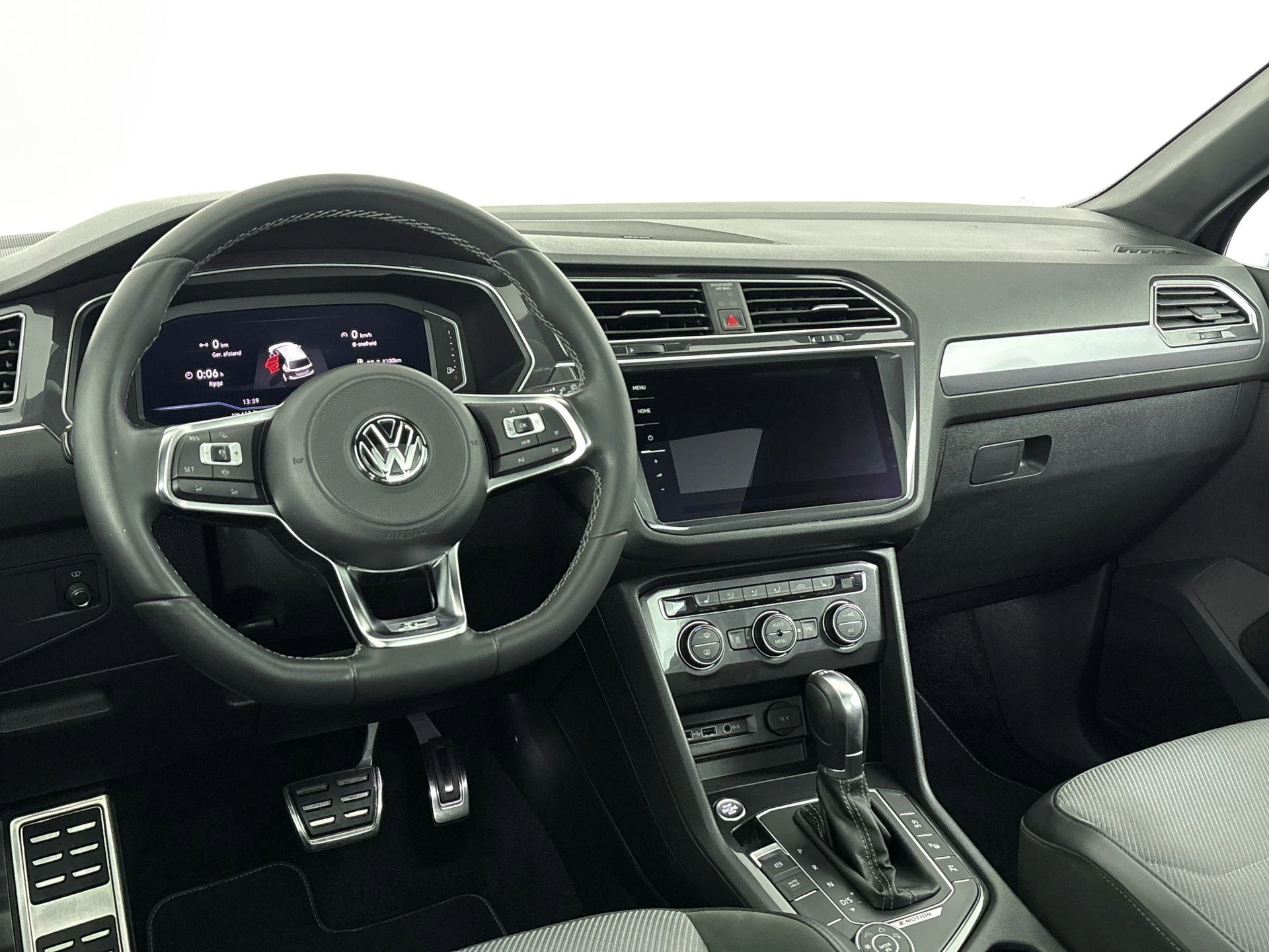 Volkswagen-Tiguan-image-17
