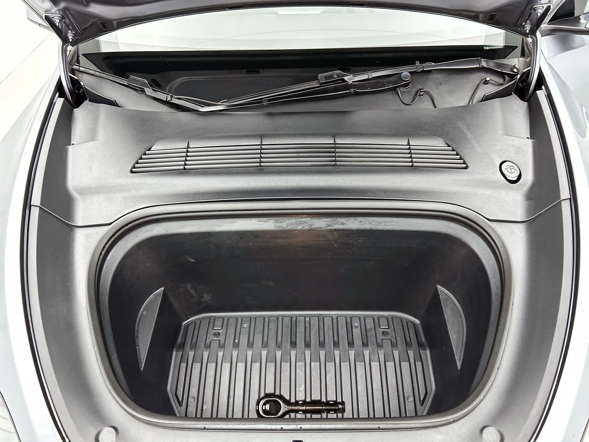 Tesla-Model Y-image-28