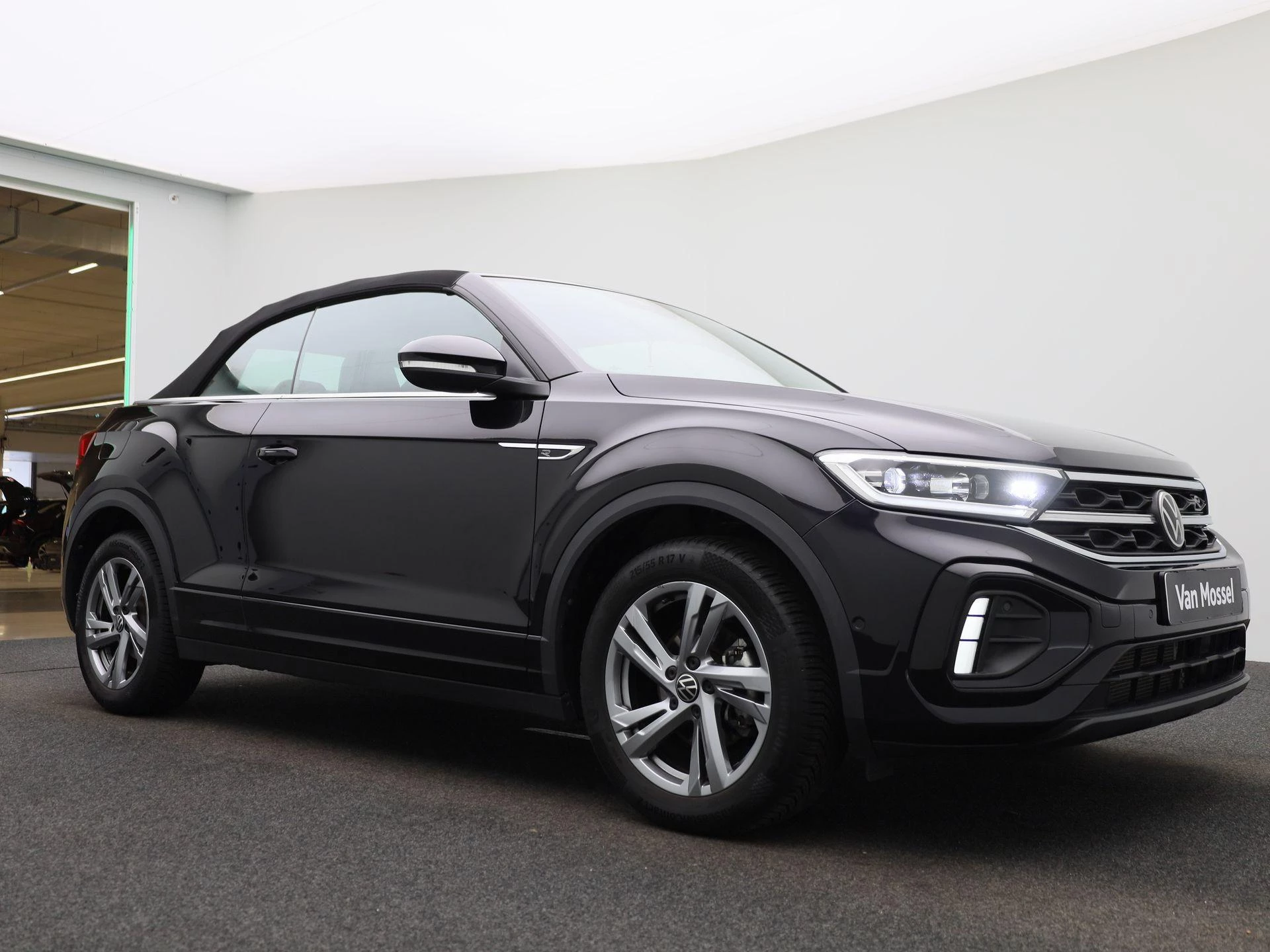 Volkswagen-T-Roc-image-37