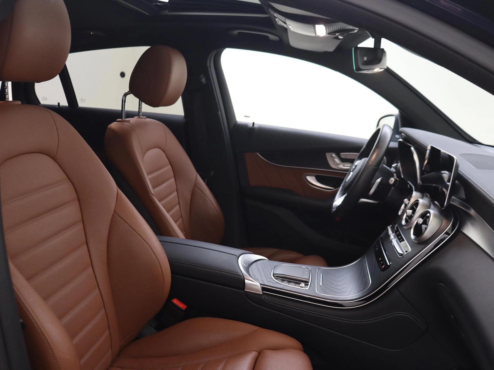 Mercedes-Benz-GLC-image-4