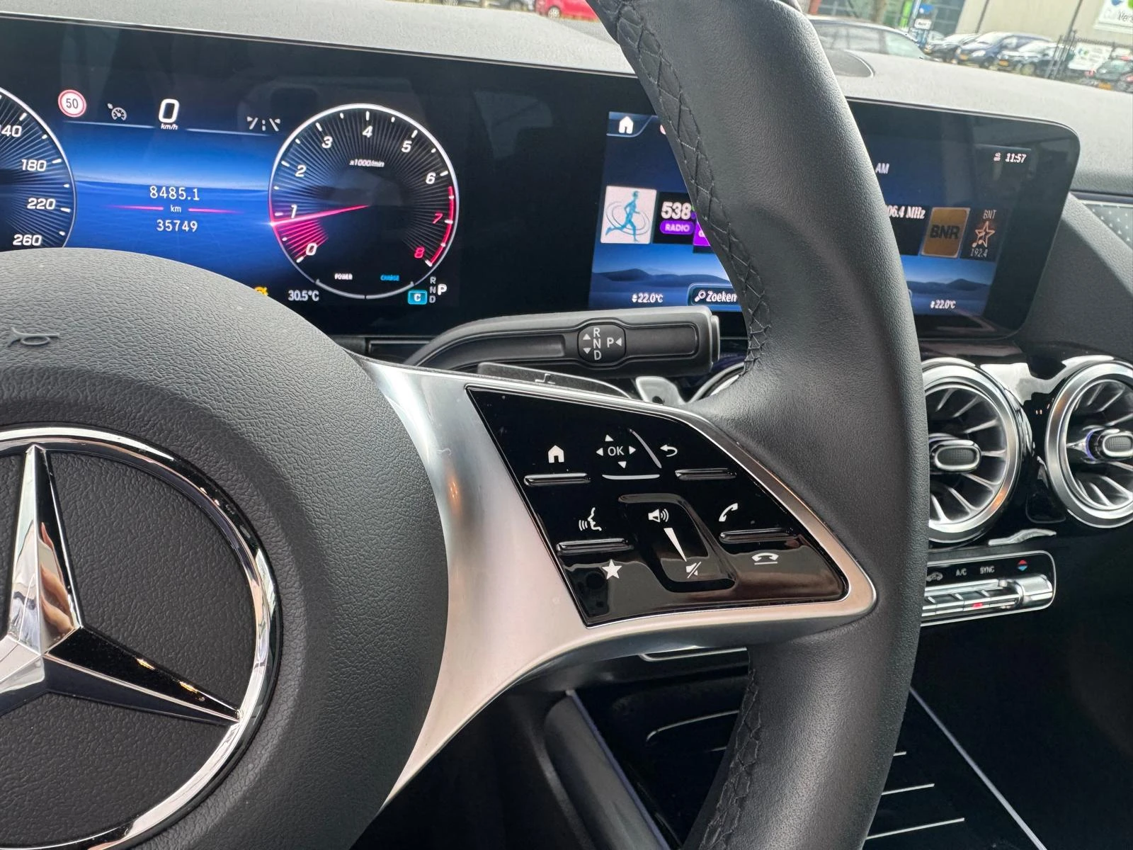 Mercedes-Benz-B-Klasse-image-14